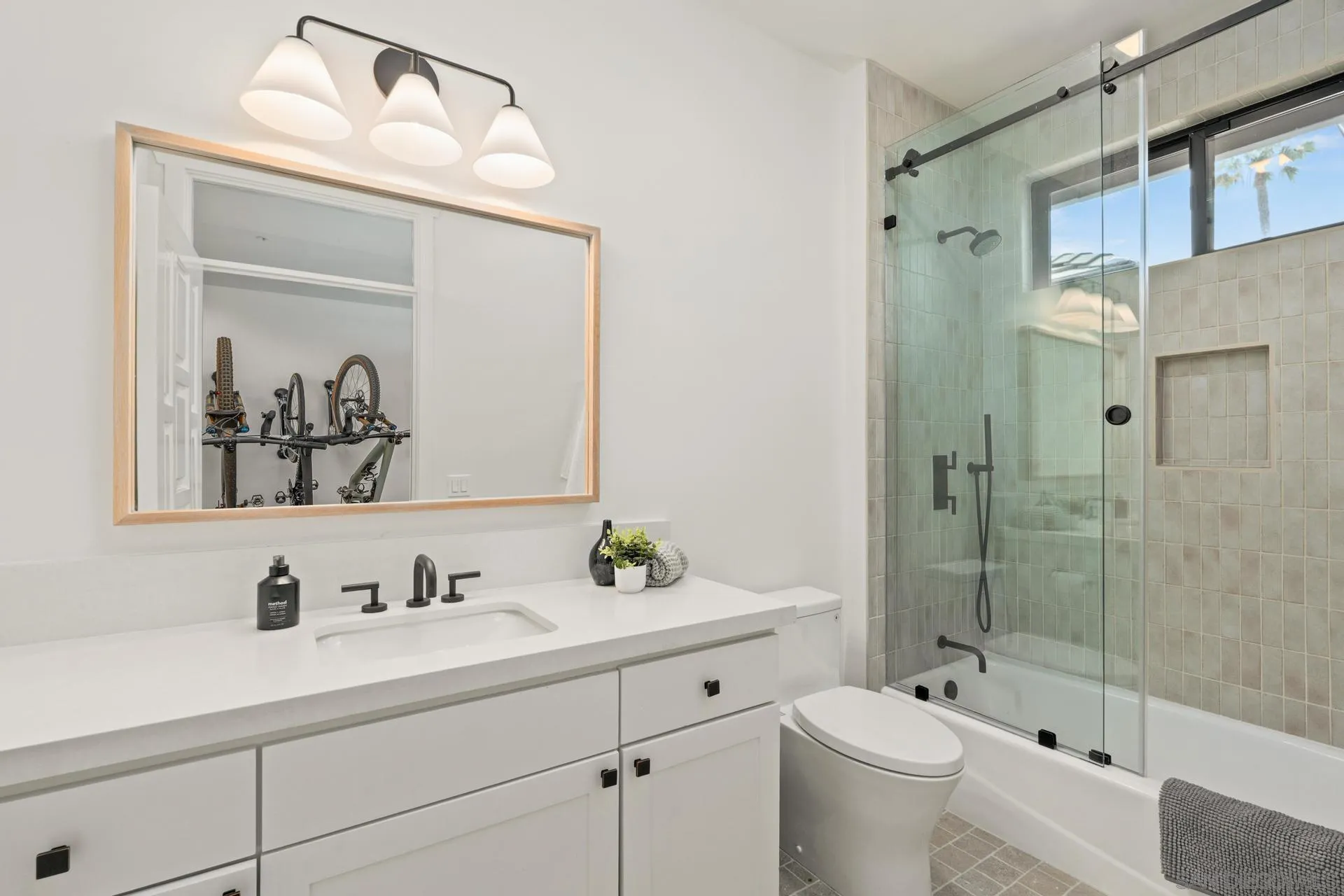 https://cdn.realtyfeed.com/cdn/127/250029080/66edaf31acd68526d96802660c9ef589.webp