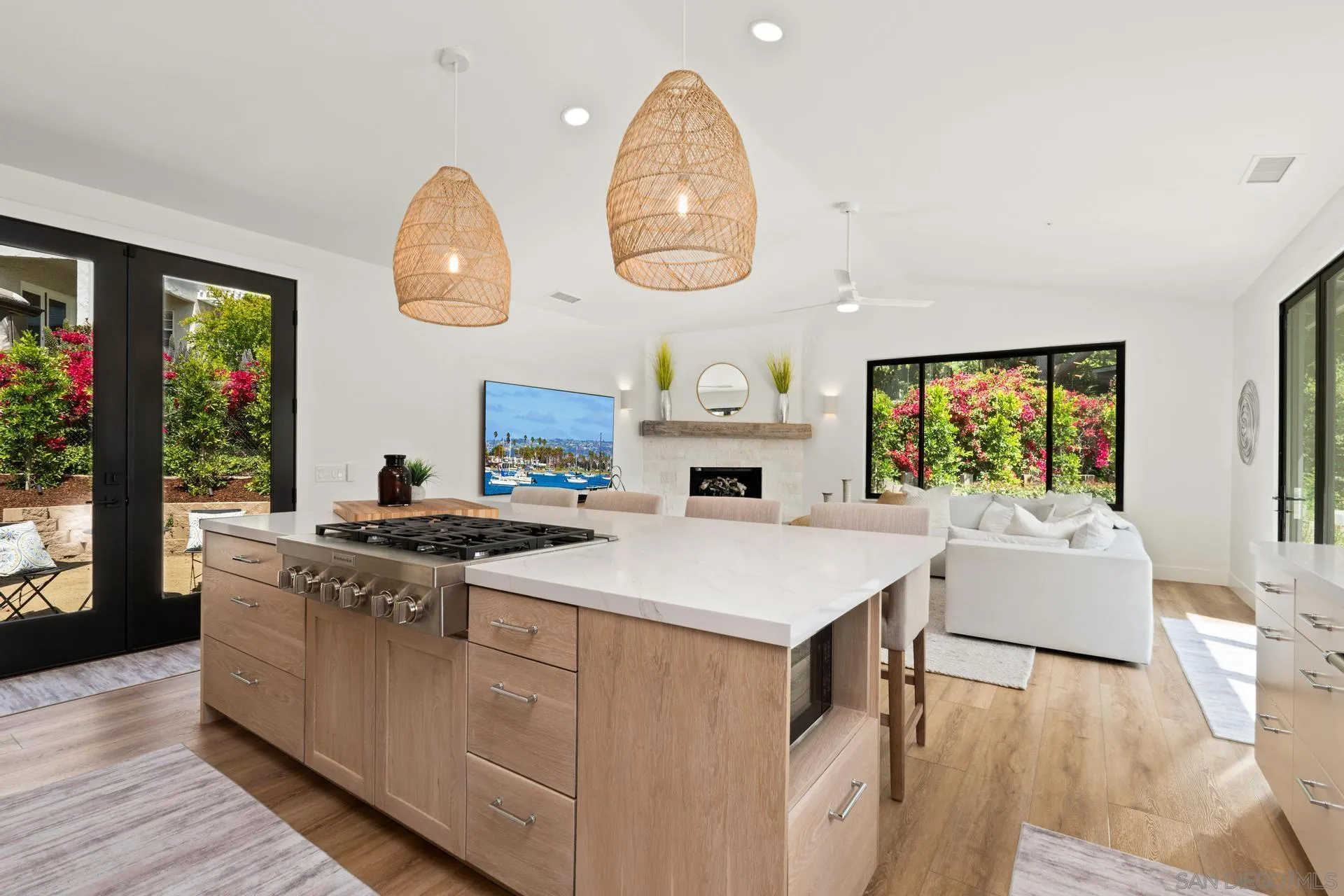https://cdn.realtyfeed.com/cdn/127/250029080/83e839f7196493605d92c8e1d92d0320.webp
