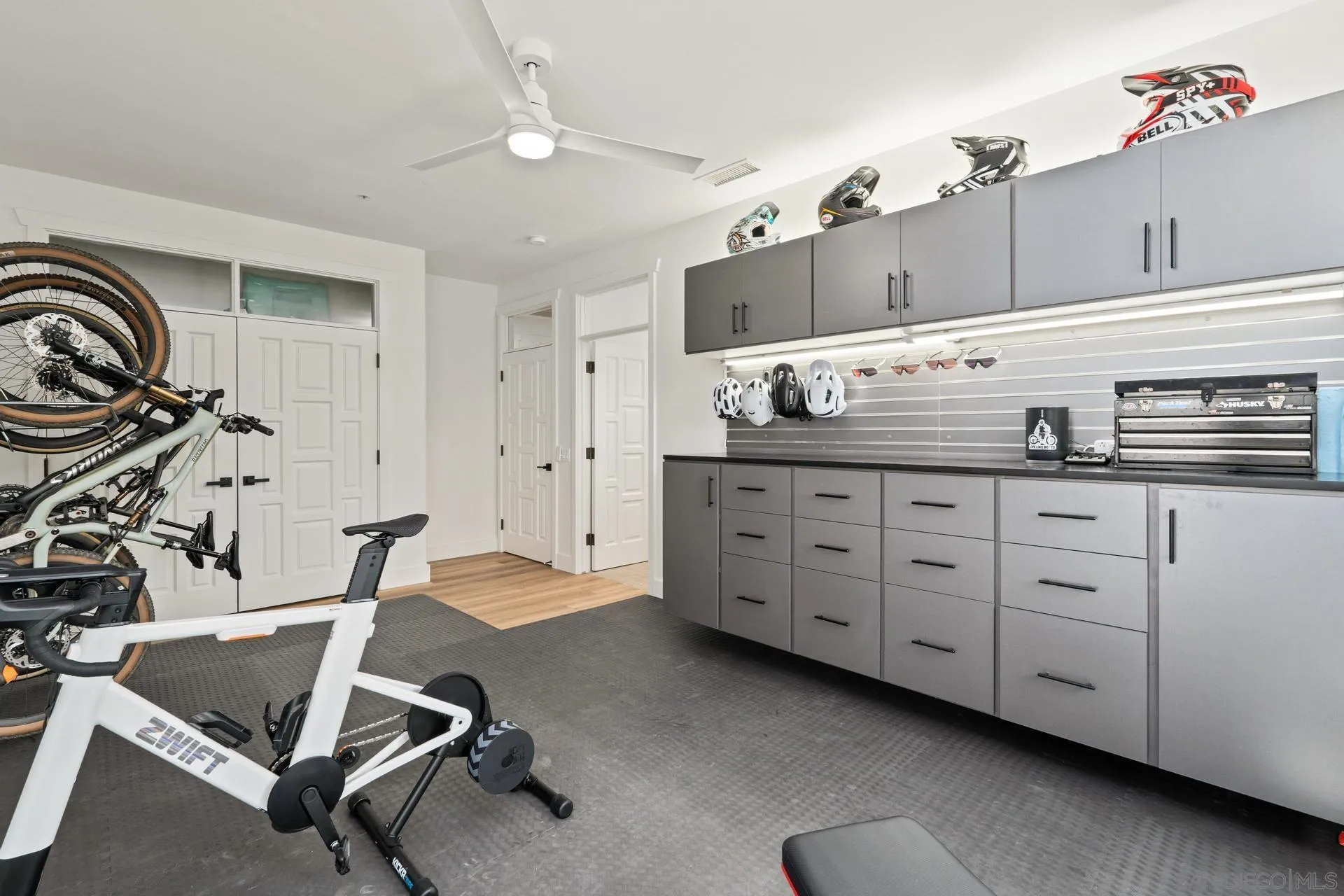 https://cdn.realtyfeed.com/cdn/127/250029080/871ff44f9ef3efe5fbd689449a08f8e3.webp
