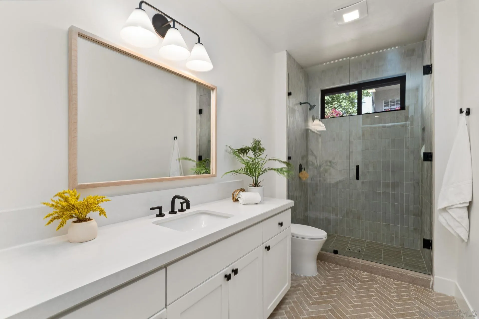 https://cdn.realtyfeed.com/cdn/127/250029080/9a35a6774dd37ca30eb5774d72720c94.webp