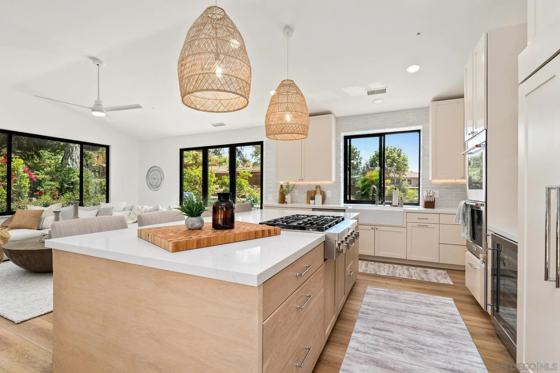 https://cdn.realtyfeed.com/cdn/127/250029080/e4e4b5eaaf7df207f464ed49ef31510c.webp