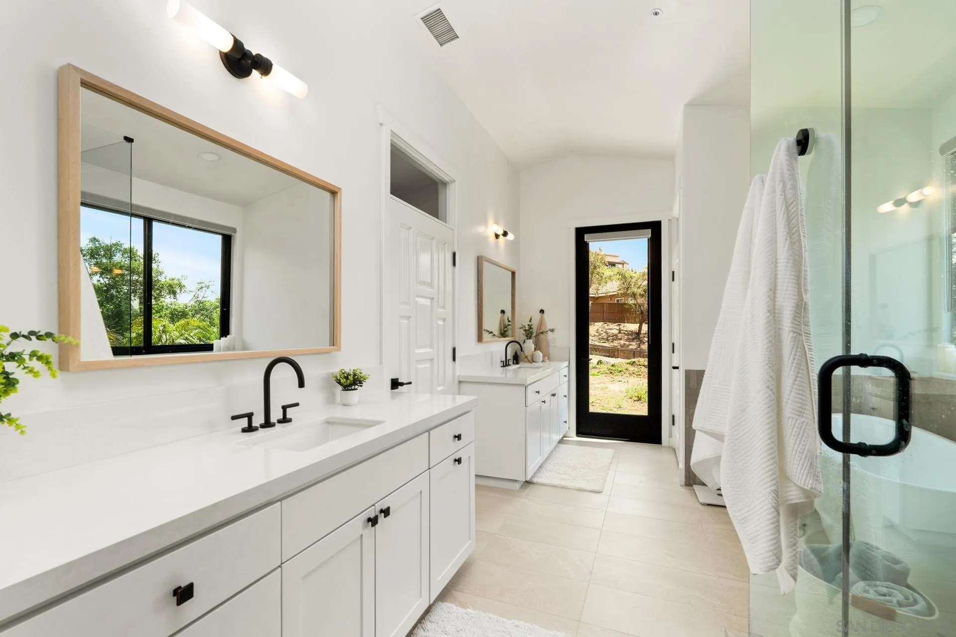 https://cdn.realtyfeed.com/cdn/127/250029080/f08edb486894aa3b4273be2860cd7eb5.webp