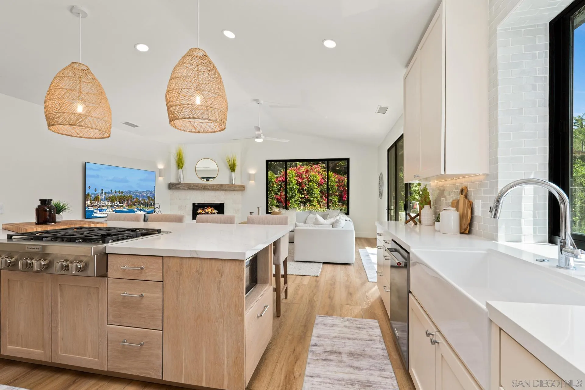 https://cdn.realtyfeed.com/cdn/127/250029080/f796b7d24f7166adab765aab7246abf6.webp