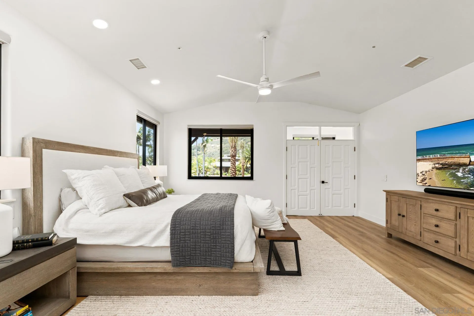 https://cdn.realtyfeed.com/cdn/127/250029080/f80584e4f63addfd705809fe23c3fc7f.webp
