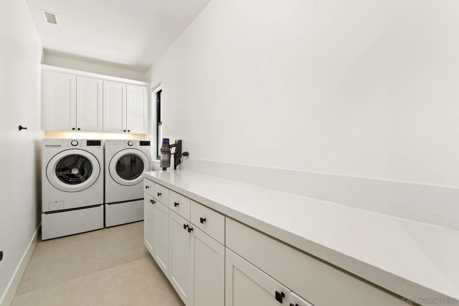 https://cdn.realtyfeed.com/cdn/127/250029080/fa2a1d4be843f644cd5c7b23450297cd.webp