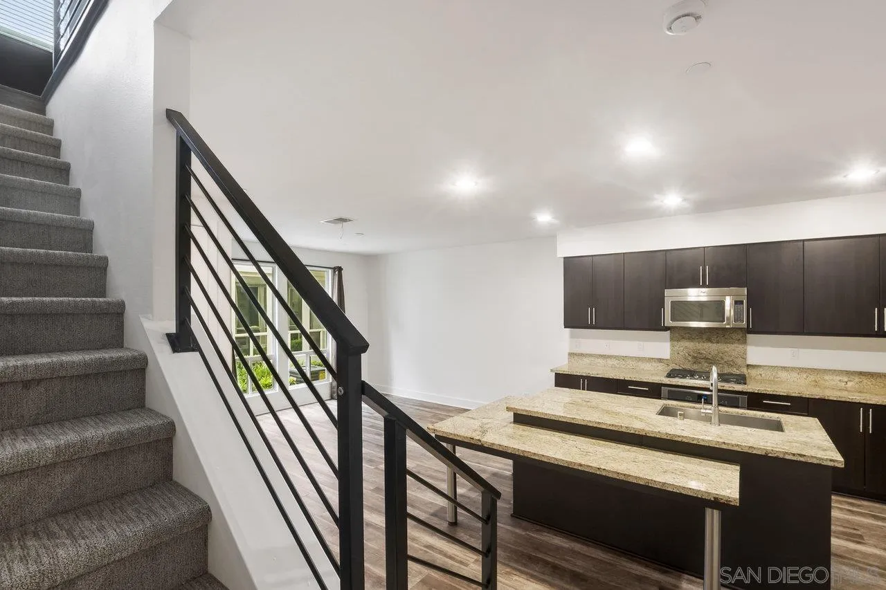 Photo #3: 250029086 Listing 