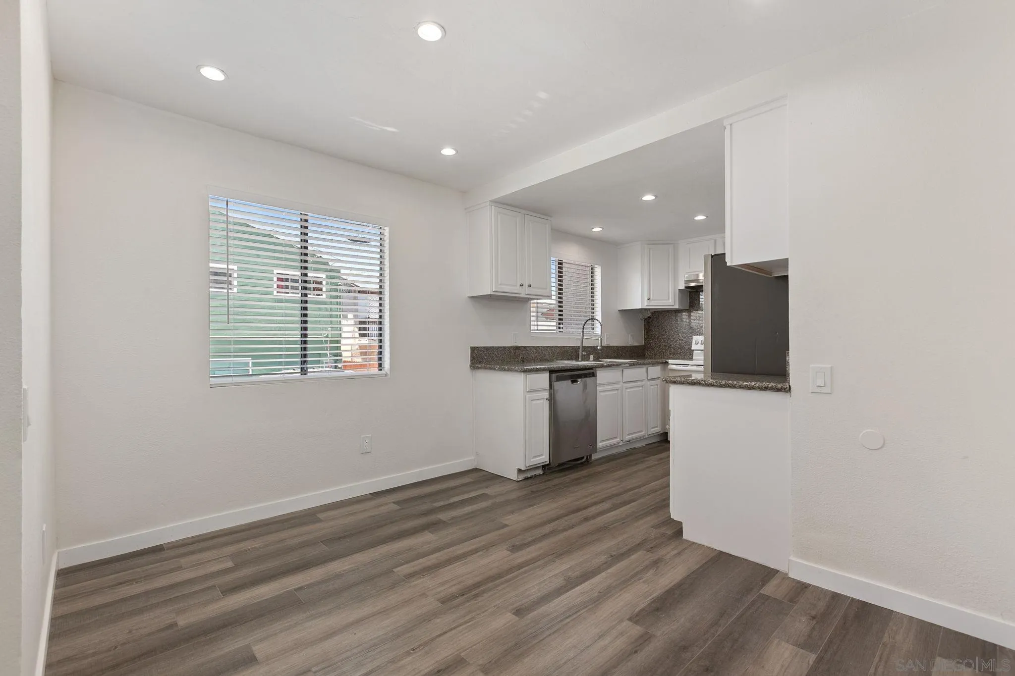 Photo #2: 250029127 Listing 