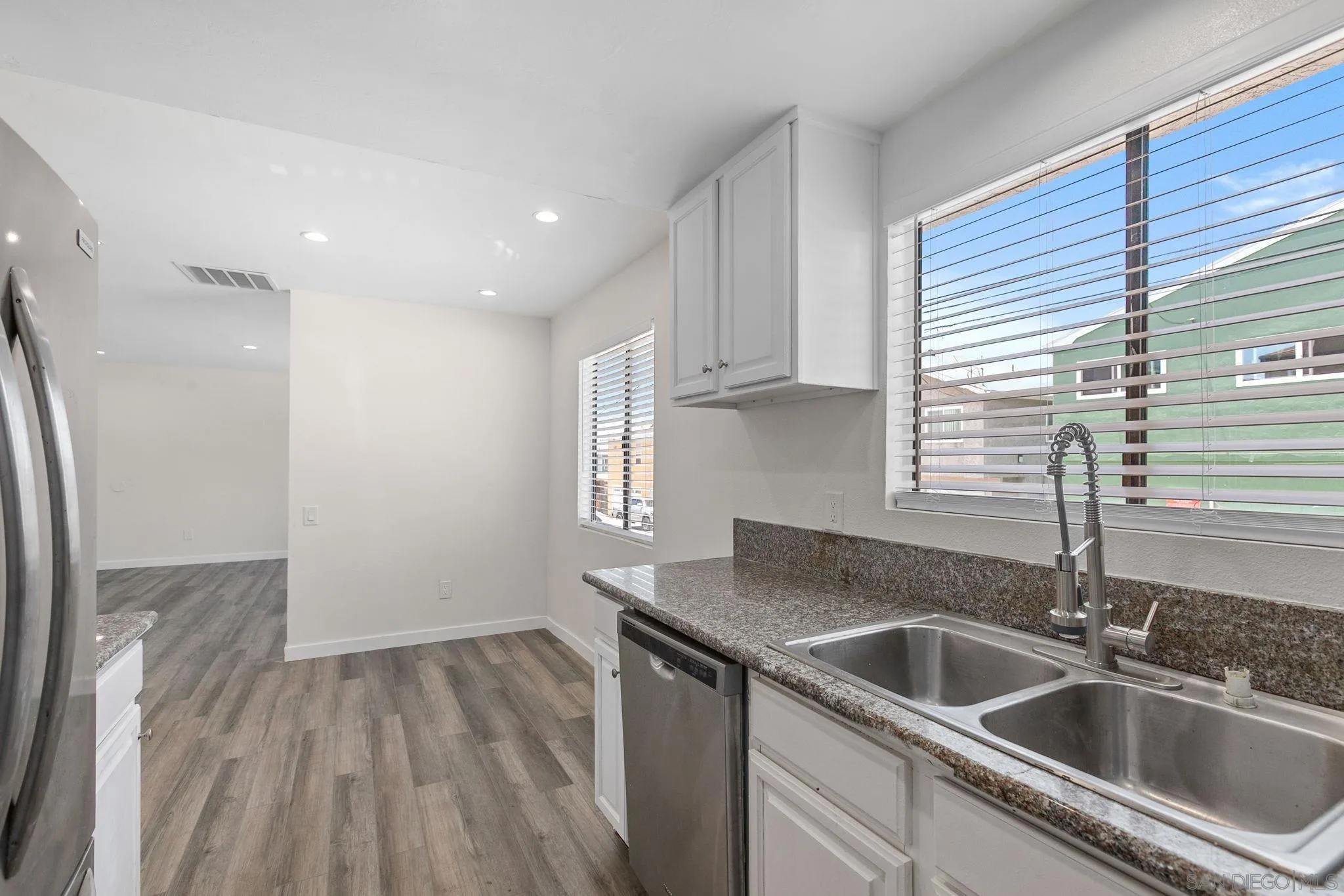 Photo #5: 250029127 Listing 