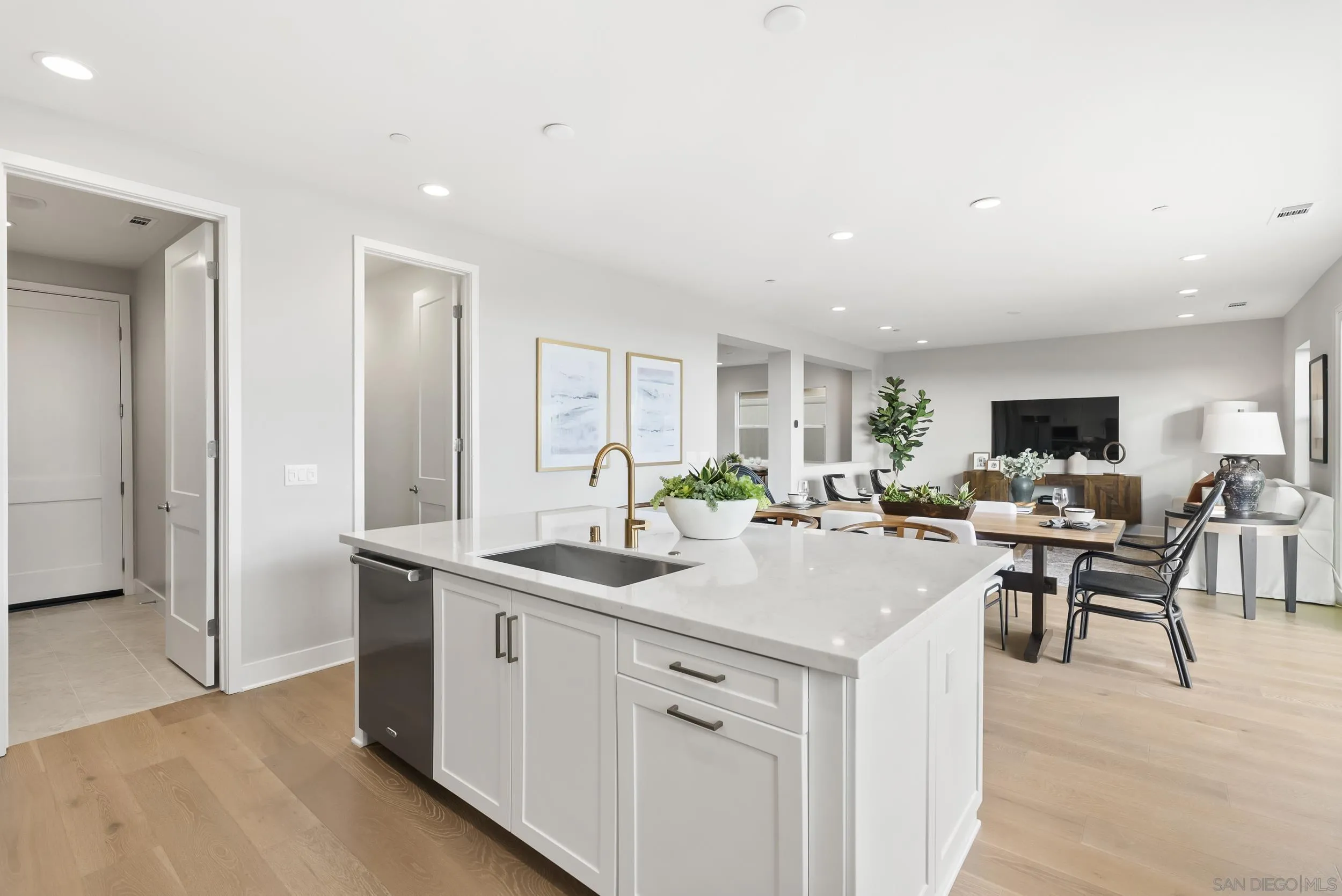 https://cdn.realtyfeed.com/cdn/127/250029128/450f7d6cd39d02f5324f1b7321cd9dda.webp