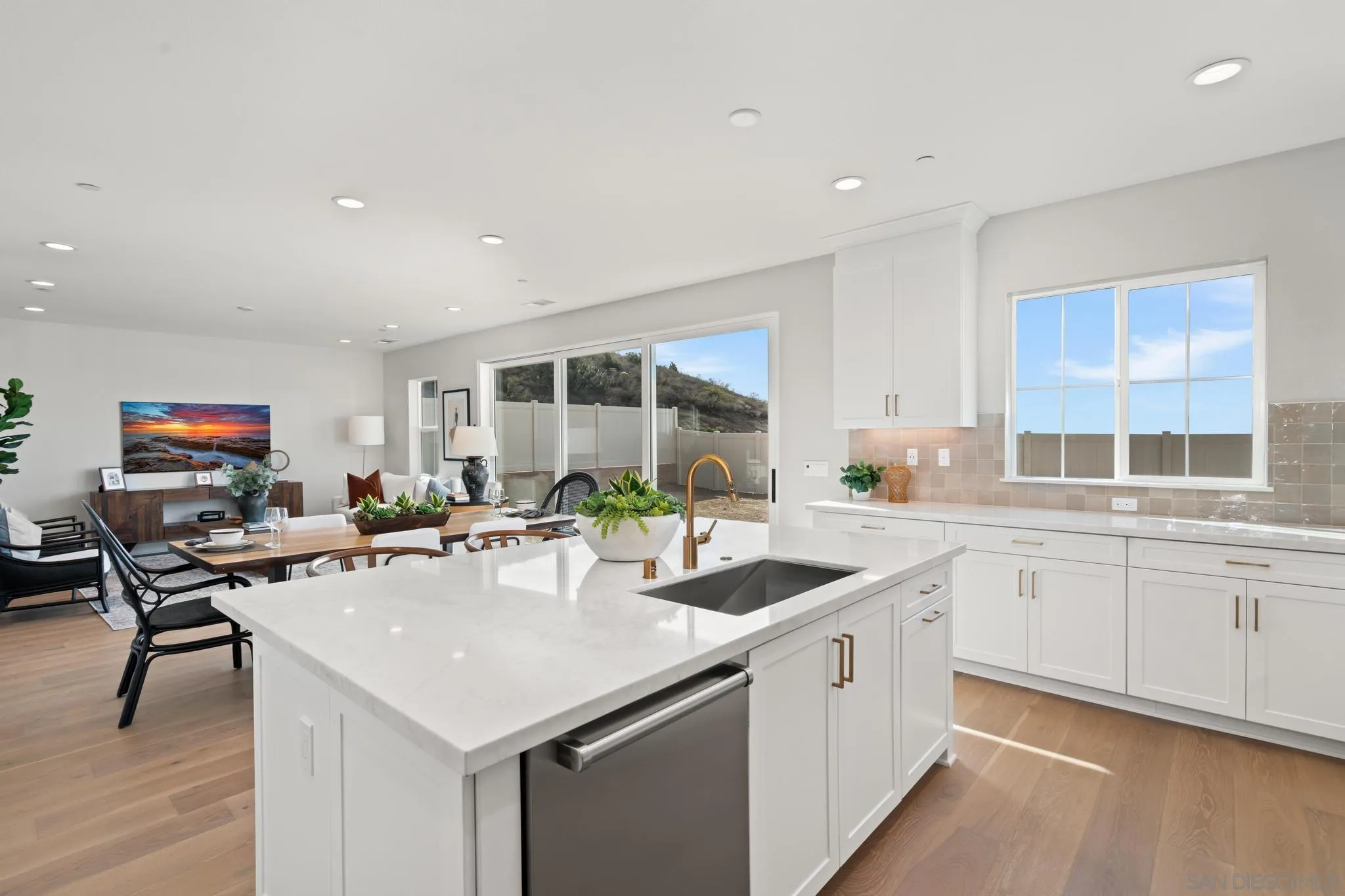 https://cdn.realtyfeed.com/cdn/127/250029128/ff5bd5b5de3134f8a04f9be39e4a00e9.webp