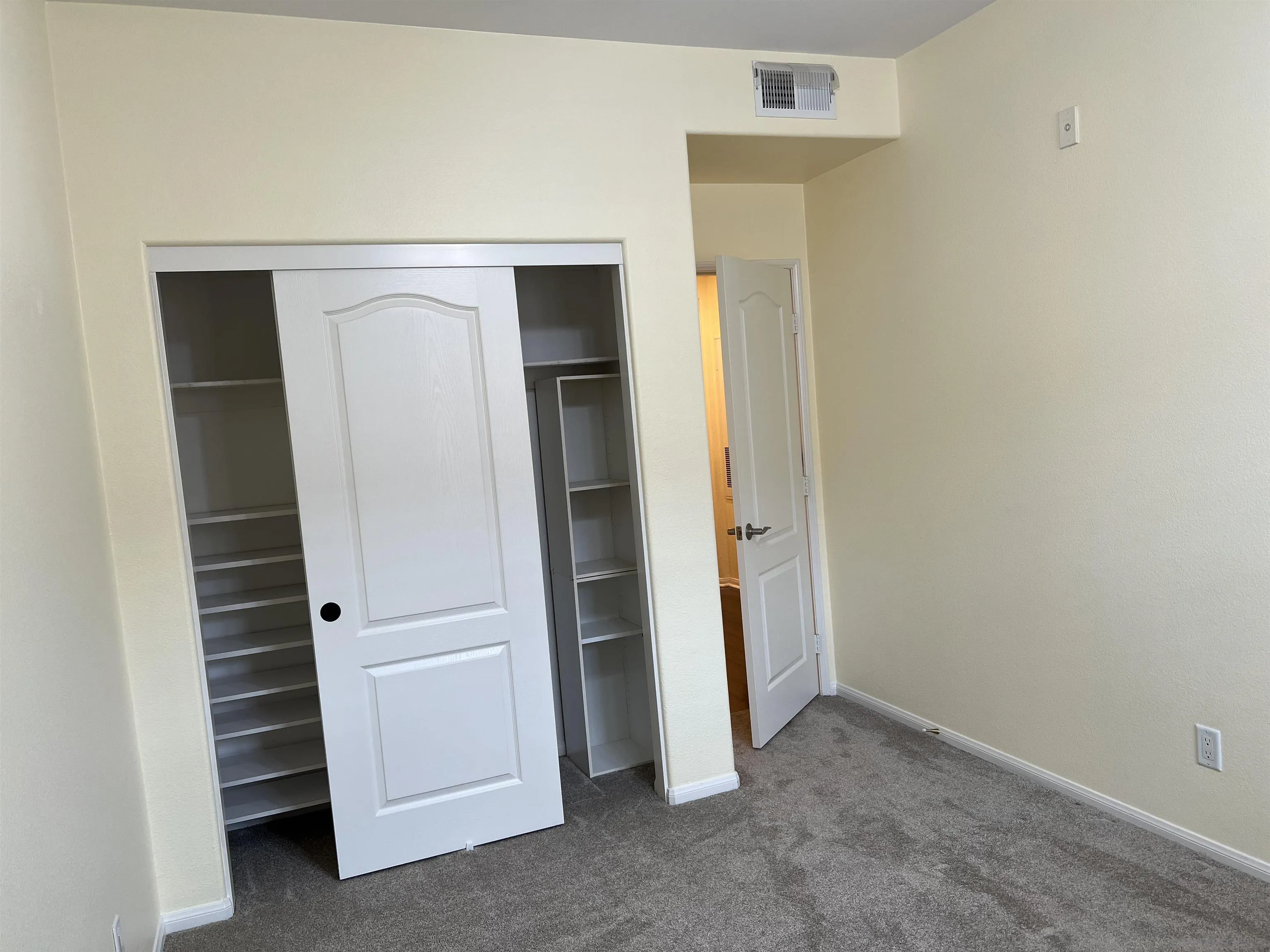 https://cdn.realtyfeed.com/cdn/127/250029187/44390bc3b0a3587b4b7299cd31d974e3.webp