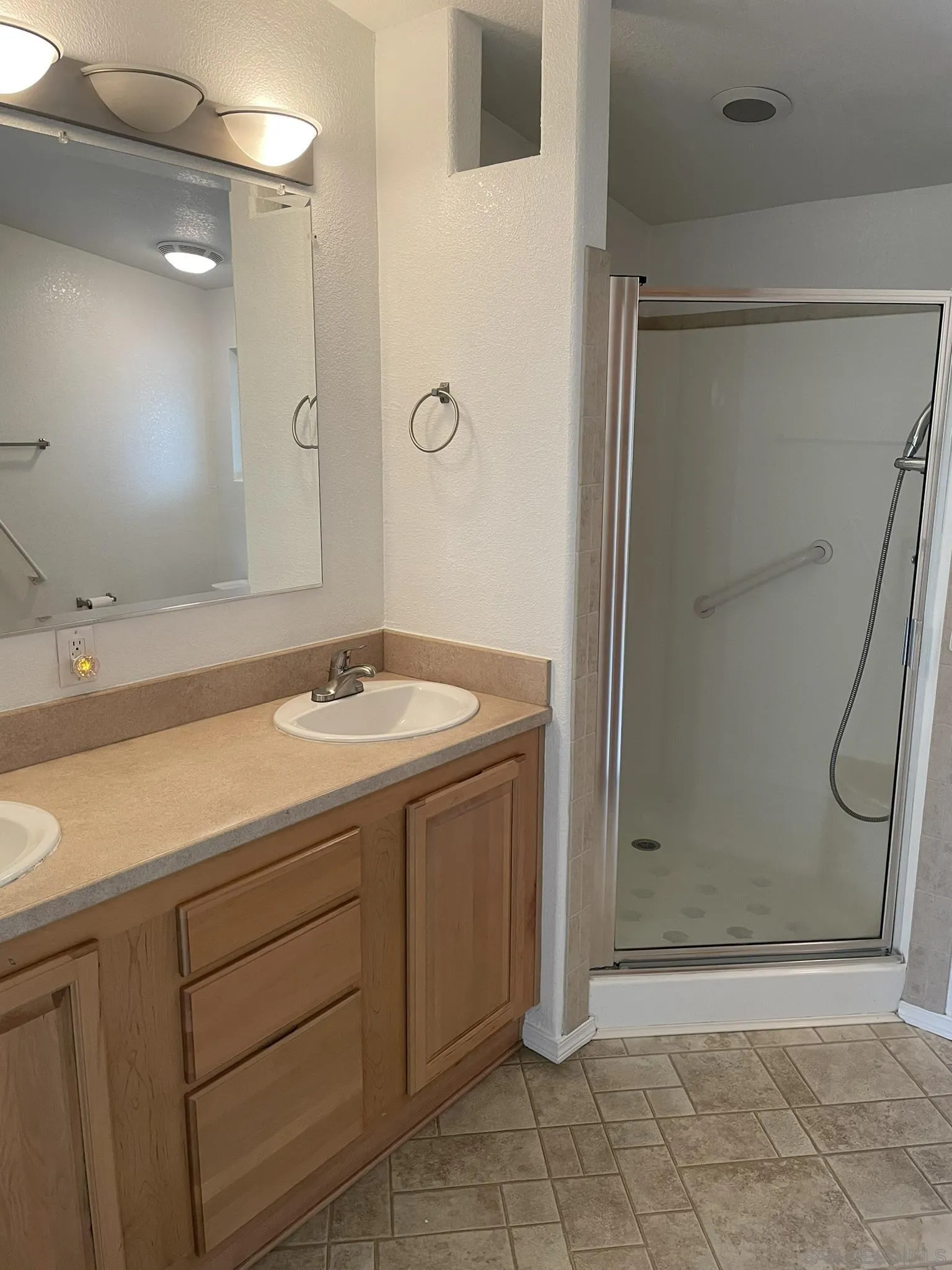 https://cdn.realtyfeed.com/cdn/127/250029192/f37e030d6e2489deef5de72d8b328d07.webp
