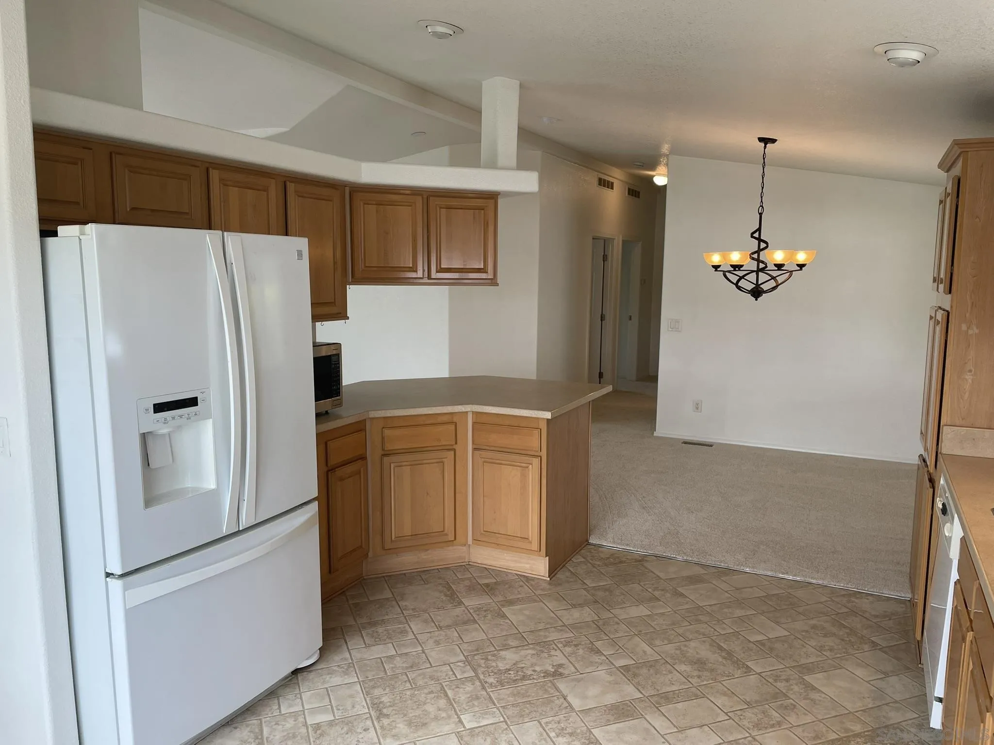 https://cdn.realtyfeed.com/cdn/127/250029192/fd9a62d8f946dbef4c12137e9a18c467.webp