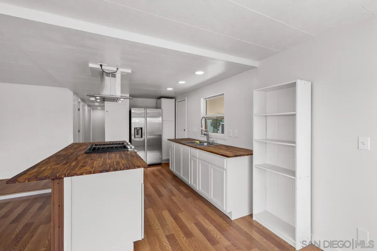 https://cdn.realtyfeed.com/cdn/127/250029195/b04edfb4c65822899ee422819b90bc6a.webp