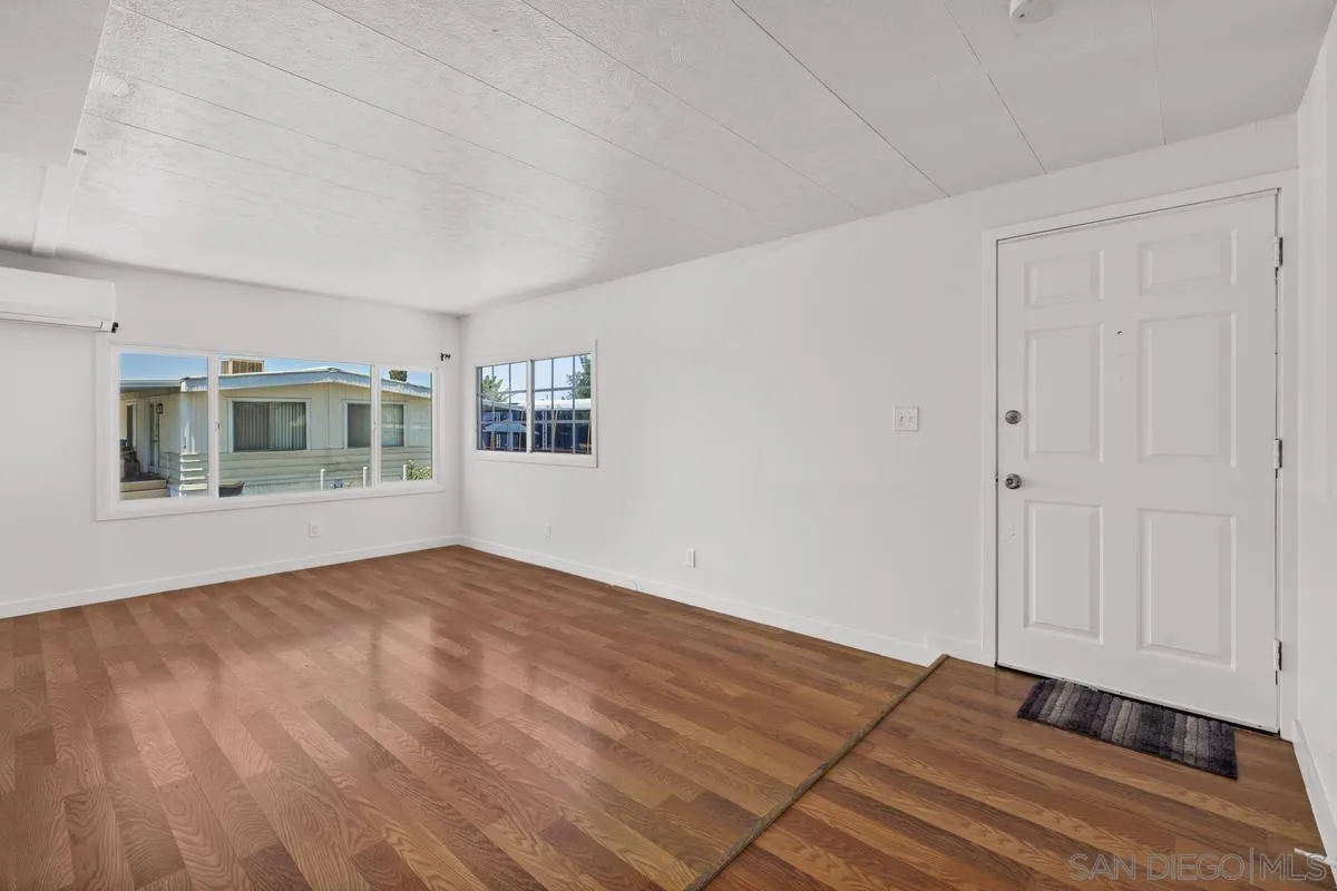 https://cdn.realtyfeed.com/cdn/127/250029195/c5d05efbda36b6562bd458218bb4f5e2.webp