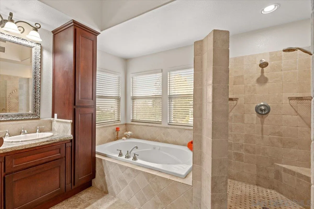 https://cdn.realtyfeed.com/cdn/127/250029211/459b3c2d43649f6d67f86416c8153a85.webp