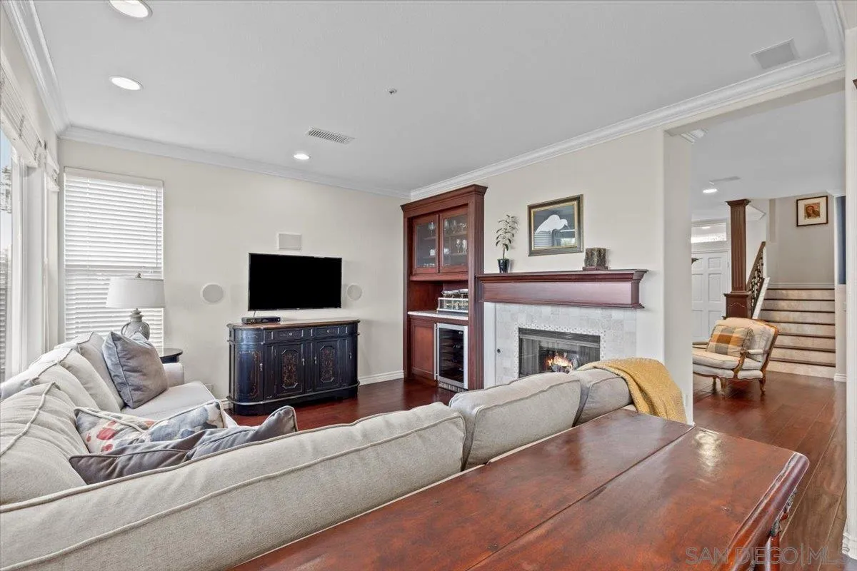 https://cdn.realtyfeed.com/cdn/127/250029211/5bd2eda9eaddd13469371c2f4055b86a.webp