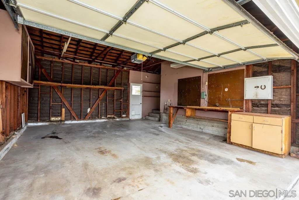 https://cdn.realtyfeed.com/cdn/127/250029214/3da53d4f5a83f9c47d16156d5e9f7615.webp