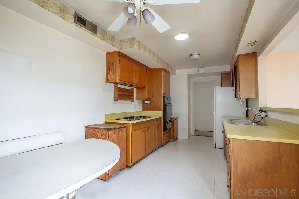 https://cdn.realtyfeed.com/cdn/127/250029214/5e859a8944cc8f0e56a87adf5d9ce050.webp