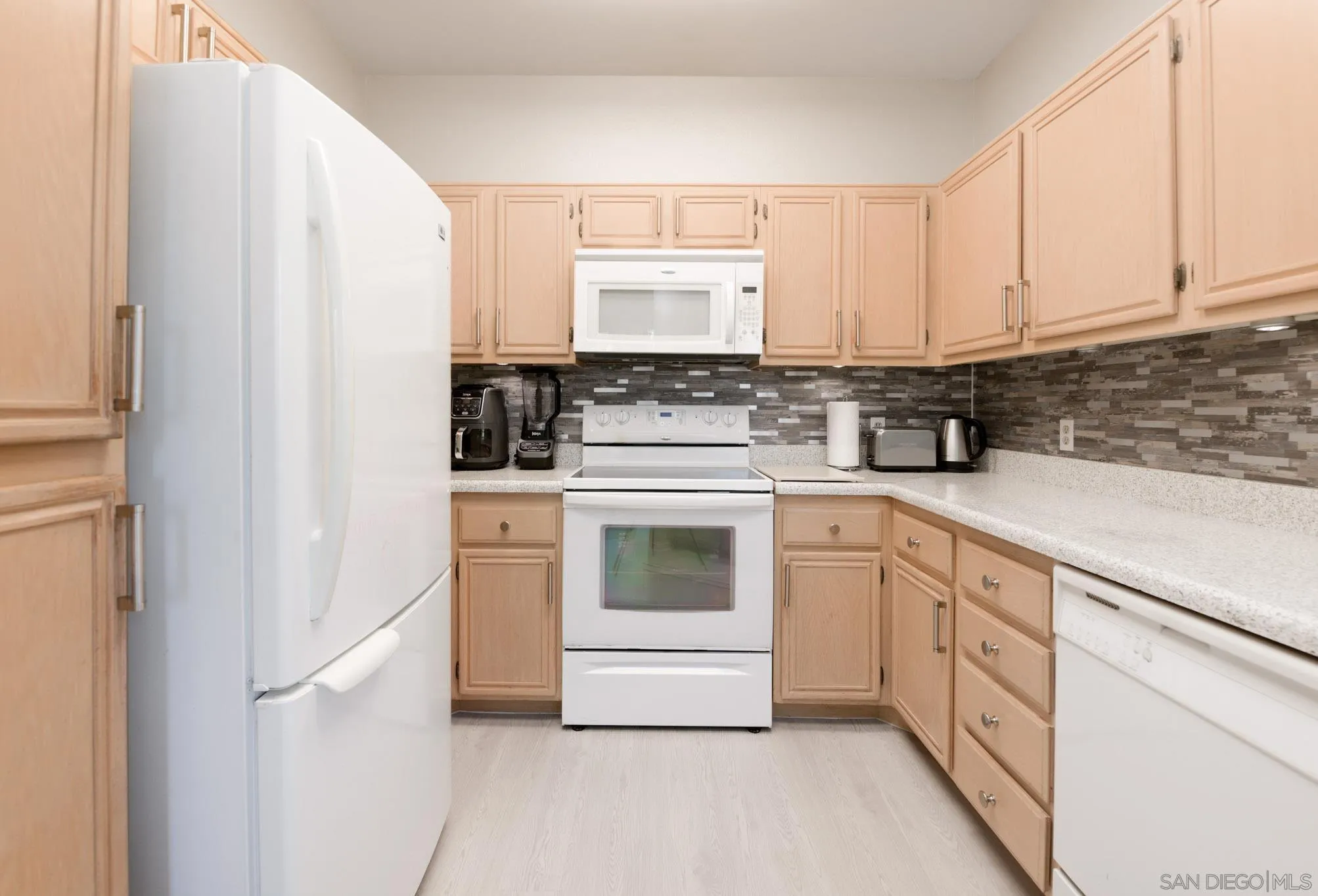 Photo #8: 250029222 Listing: Photo #8
