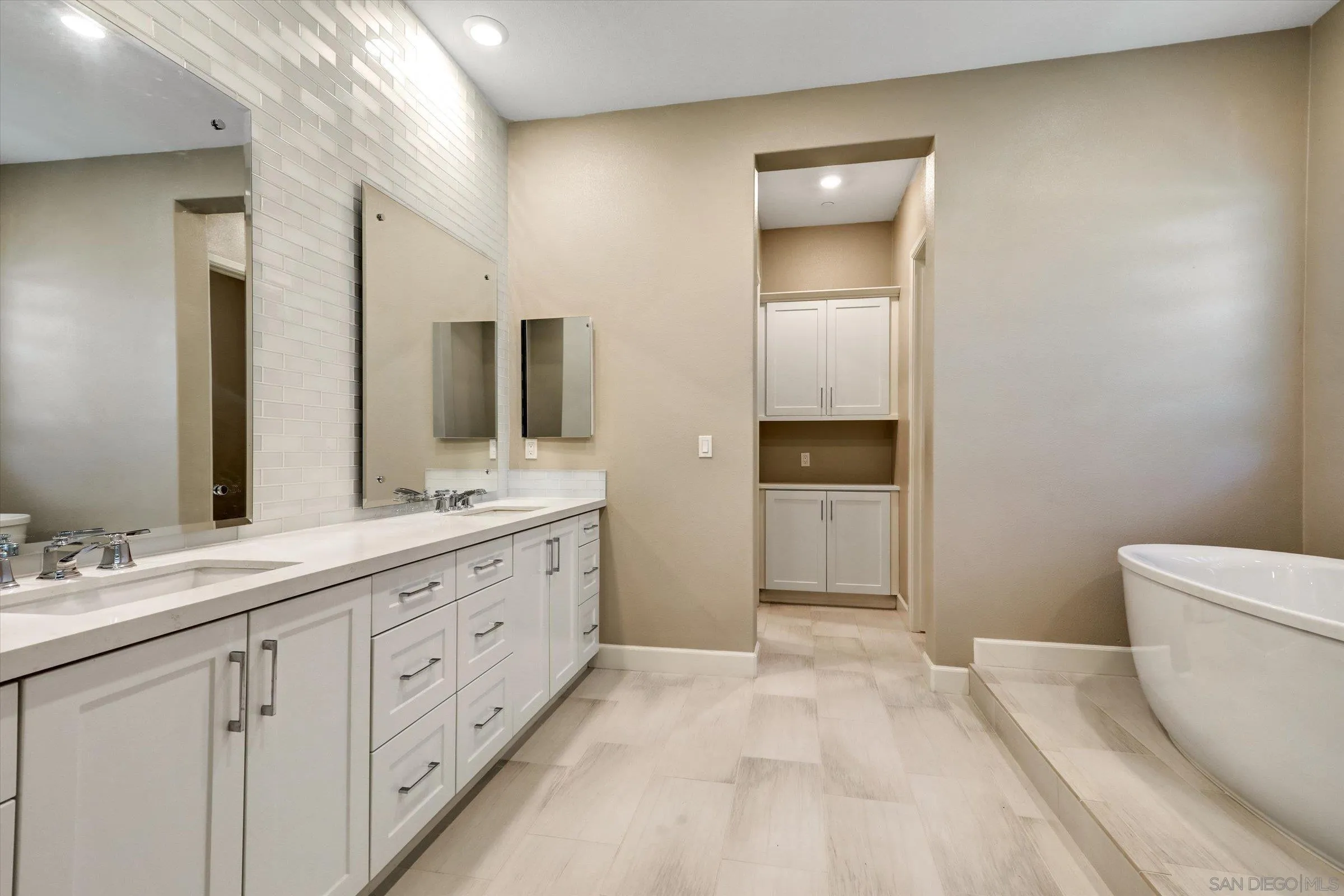 https://cdn.realtyfeed.com/cdn/127/250029228/761fae2186835f10e7a9422915e36120.webp