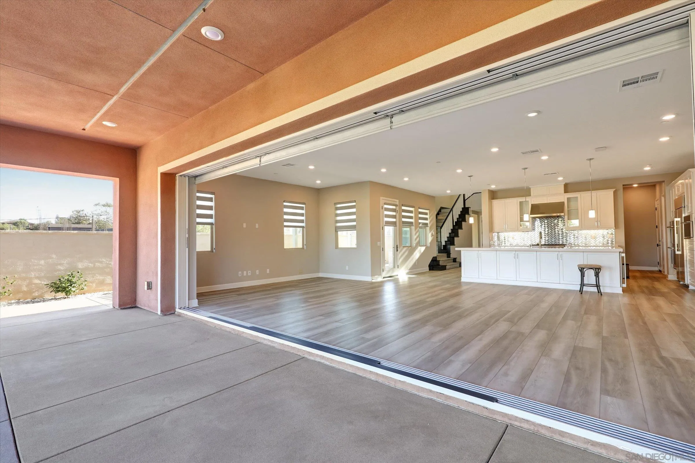 https://cdn.realtyfeed.com/cdn/127/250029228/ac81c1aca3bc1b62937baa87ebb7c792.webp