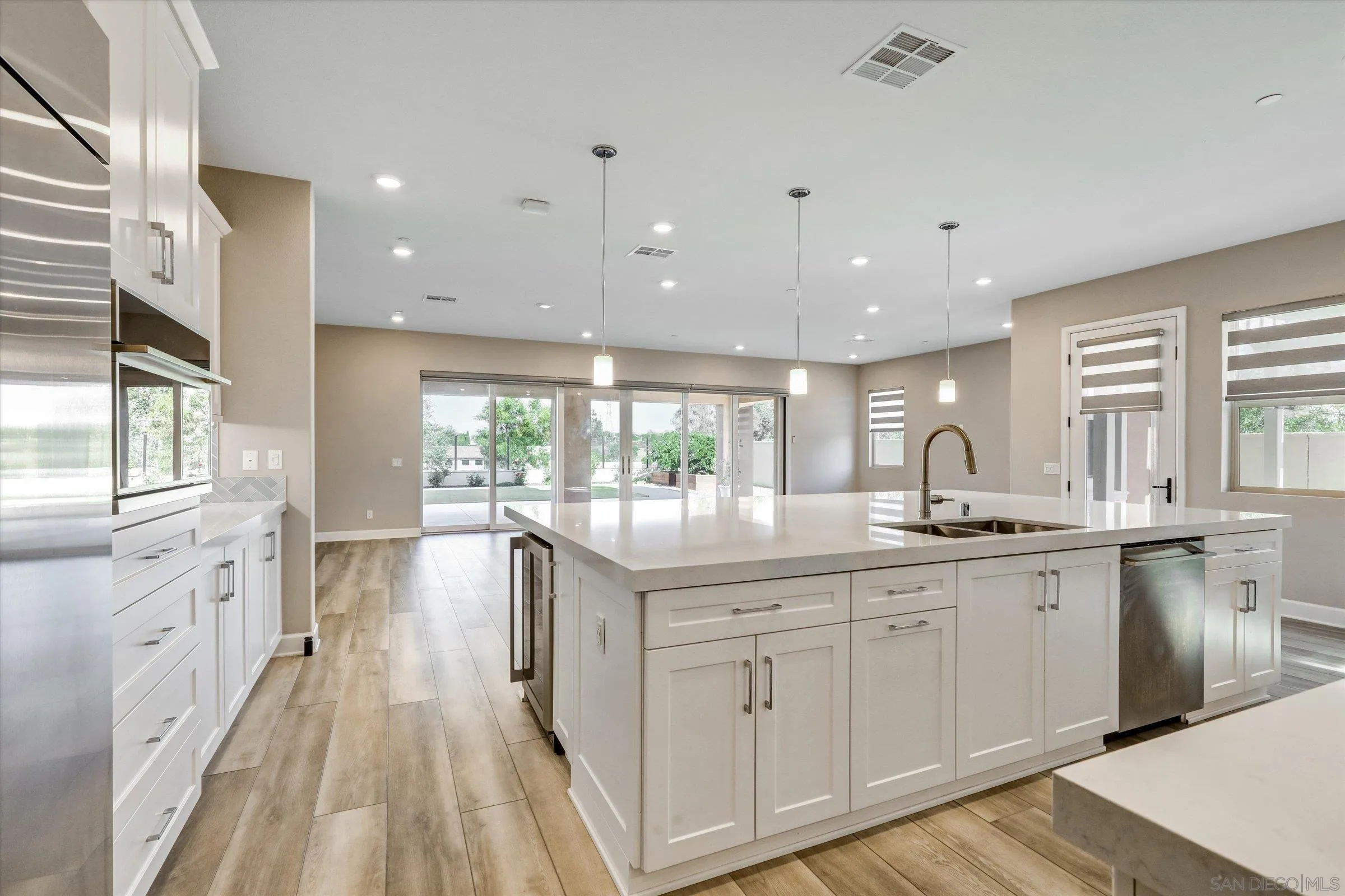 https://cdn.realtyfeed.com/cdn/127/250029228/ce7018c55818ade0017b02e505ec5947.webp
