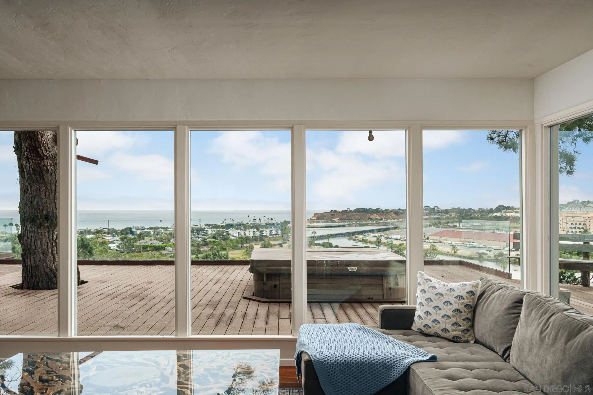 https://cdn.realtyfeed.com/cdn/127/250029240/21894da29d9fa4054b58869ec951d7f0.webp