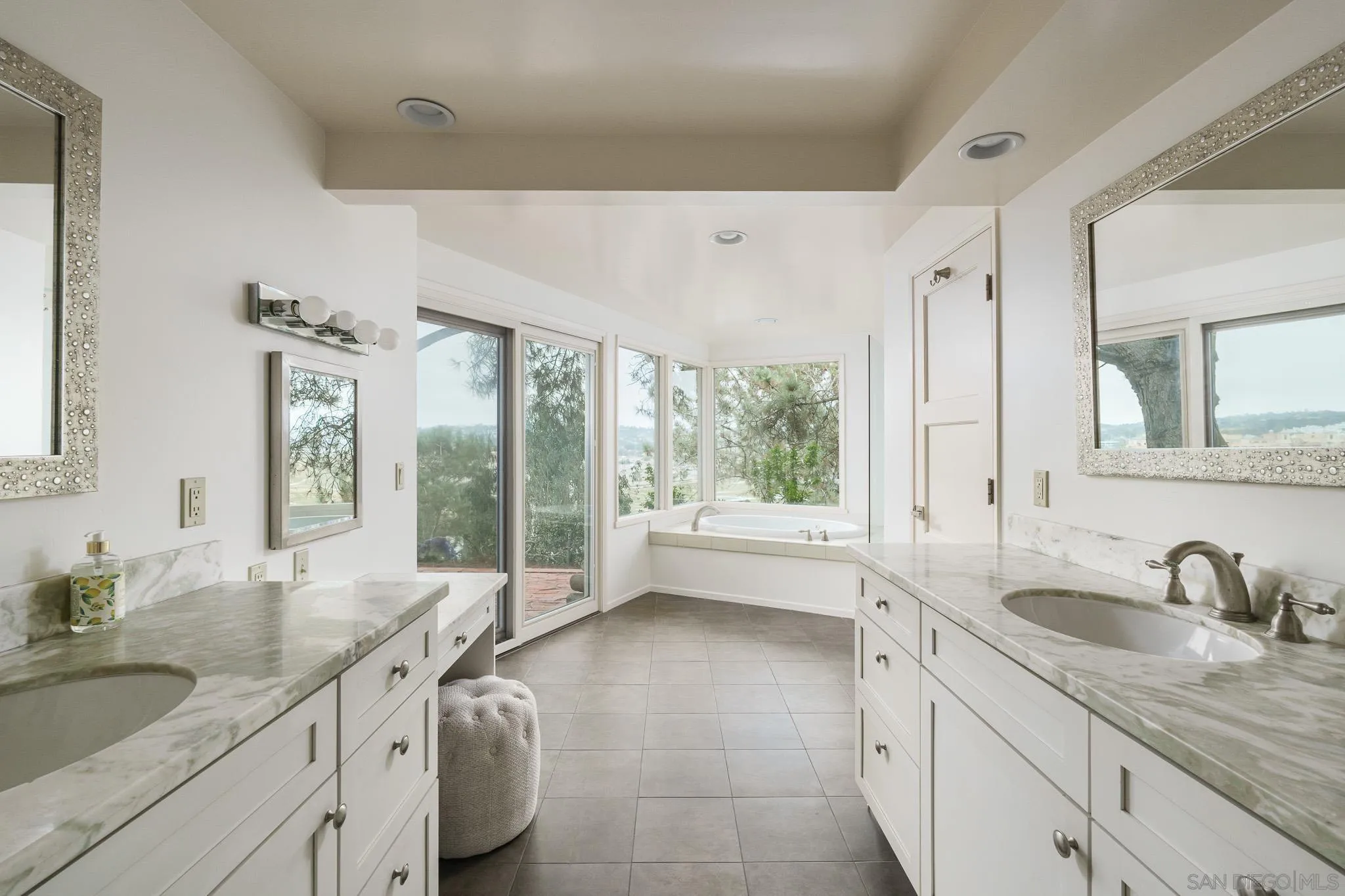 https://cdn.realtyfeed.com/cdn/127/250029240/3d0935778603368aa1a430c84b0088f1.webp