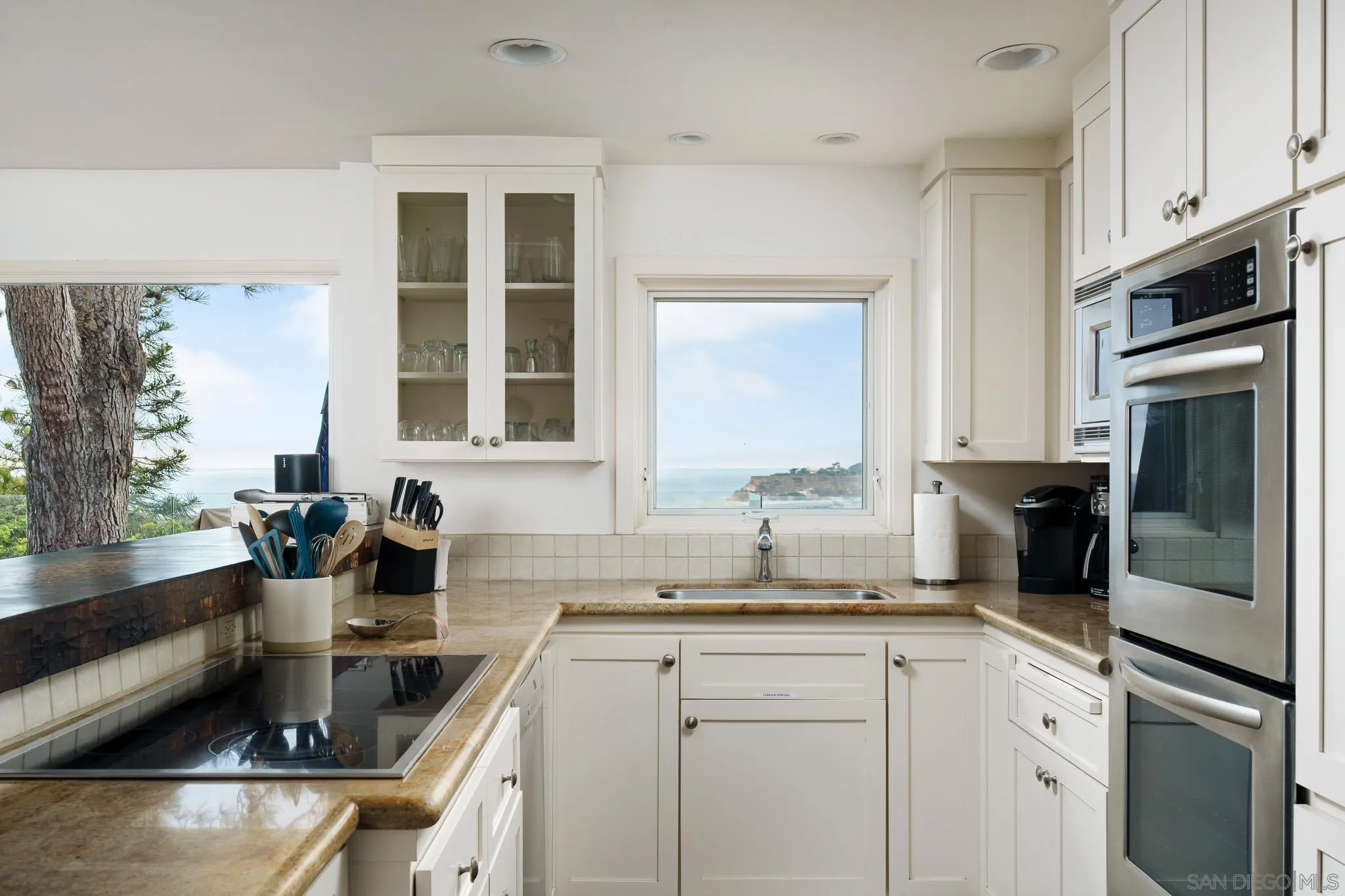 https://cdn.realtyfeed.com/cdn/127/250029240/8faa8e748ae139f864c9c434ef8383fa.webp