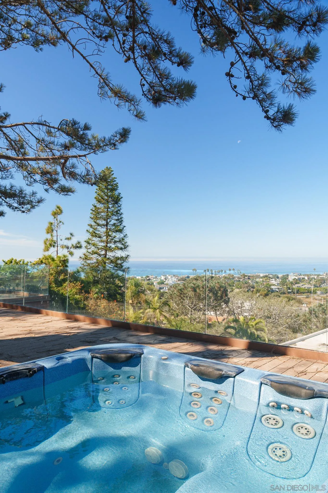 https://cdn.realtyfeed.com/cdn/127/250029240/cbfbe21db318c64be58b49369ffe2f76.webp
