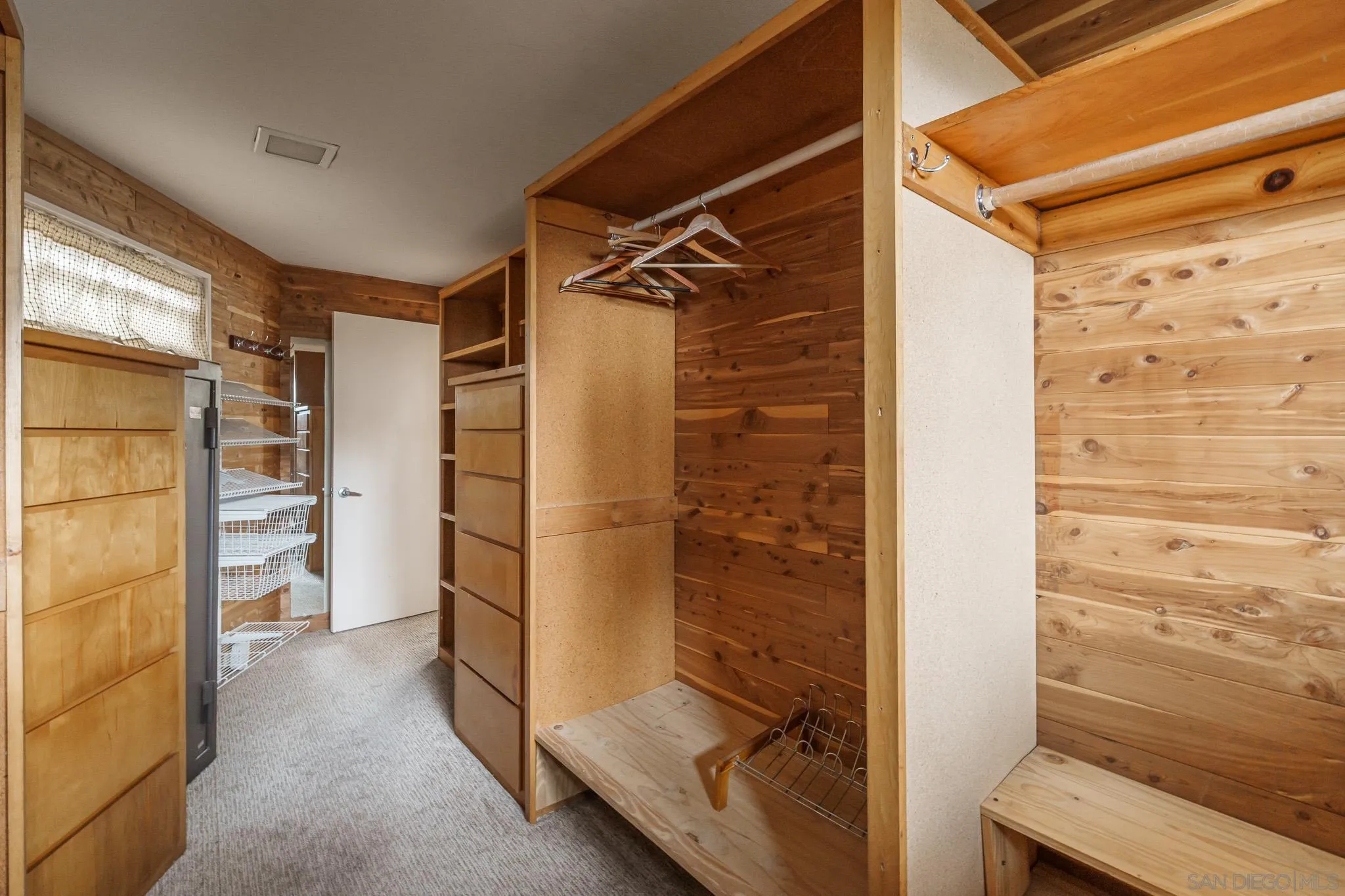 https://cdn.realtyfeed.com/cdn/127/250029240/e67b8e5e05f224de01102b0654e587dc.webp