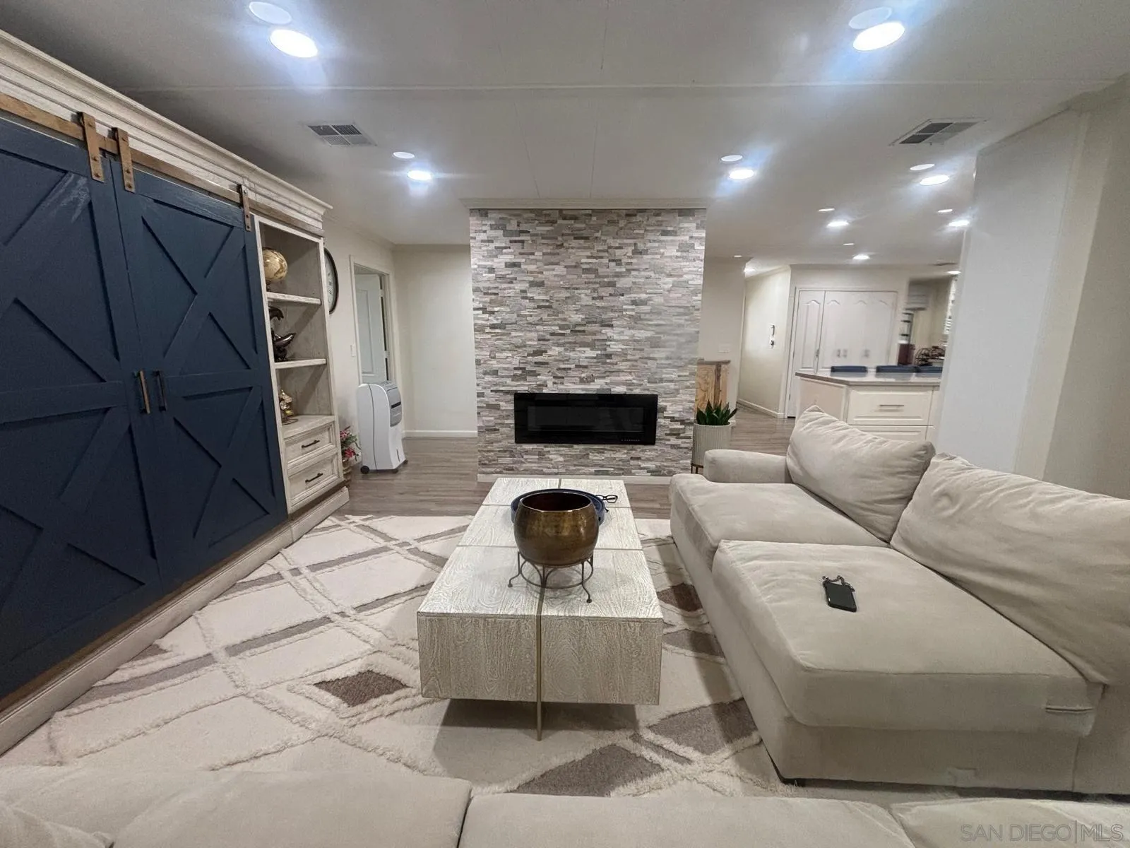 https://cdn.realtyfeed.com/cdn/127/250029243/4d03824bd60f9255756a5d622d06c145.webp