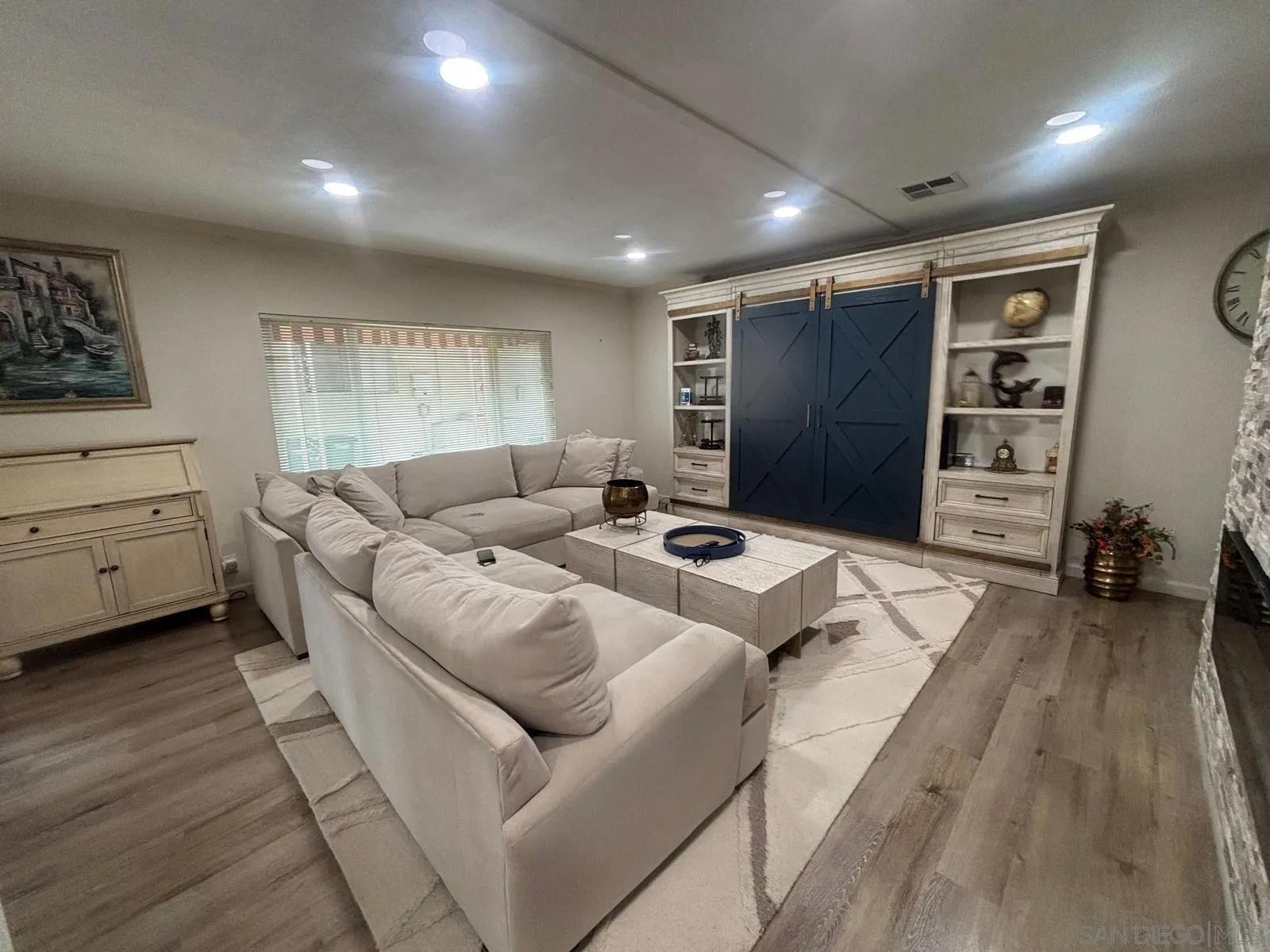 https://cdn.realtyfeed.com/cdn/127/250029243/df1a5057a5516cd7ef2ae23022aeca3b.webp