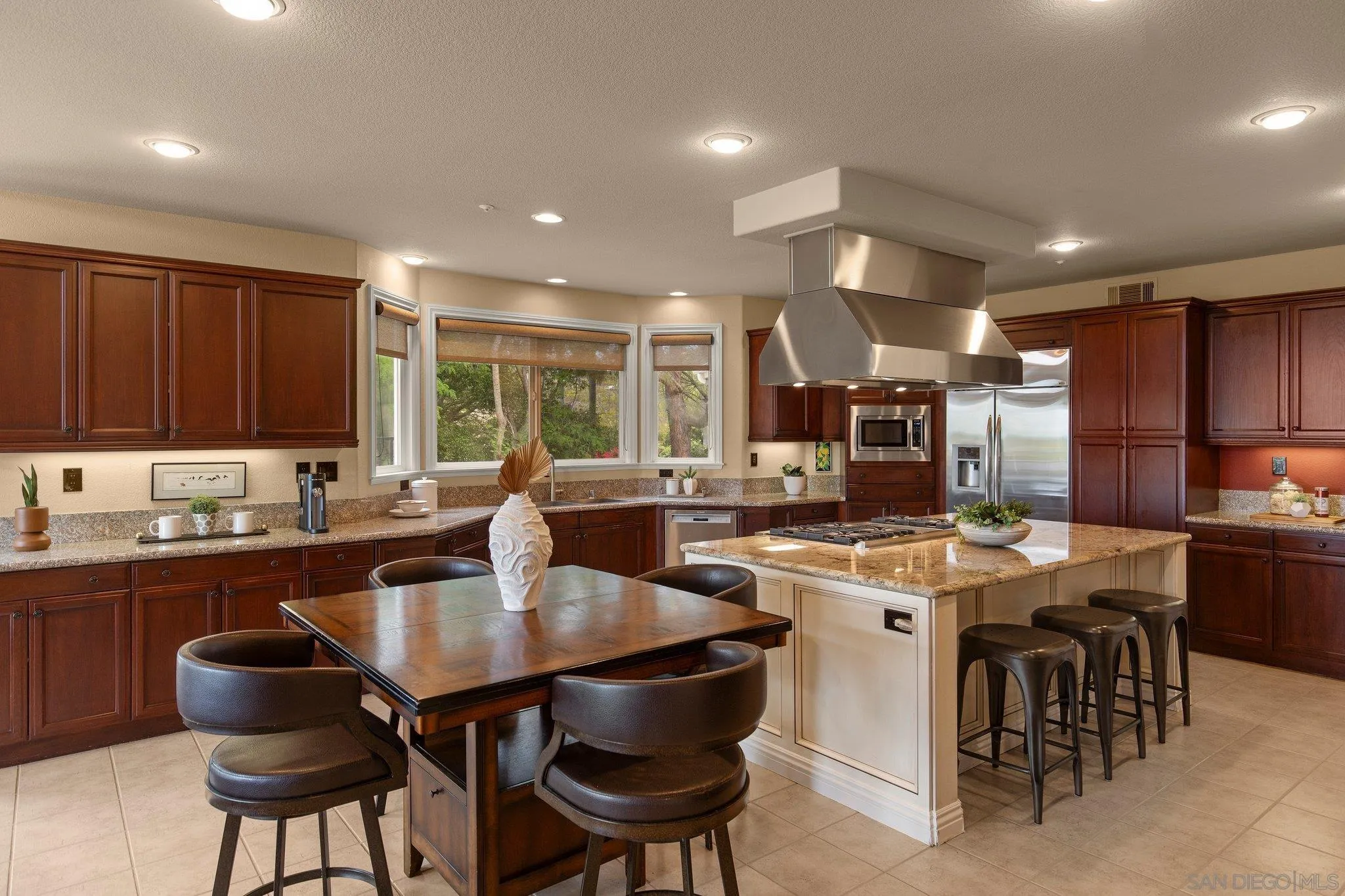 https://cdn.realtyfeed.com/cdn/127/250029259/d8a7ed51091dbdc4c18c5e71b1f9f97d.webp