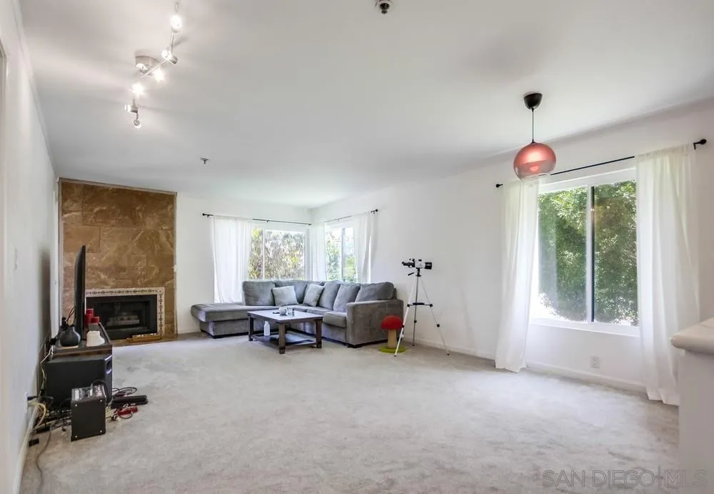 Photo #3: 250029275 Listing 