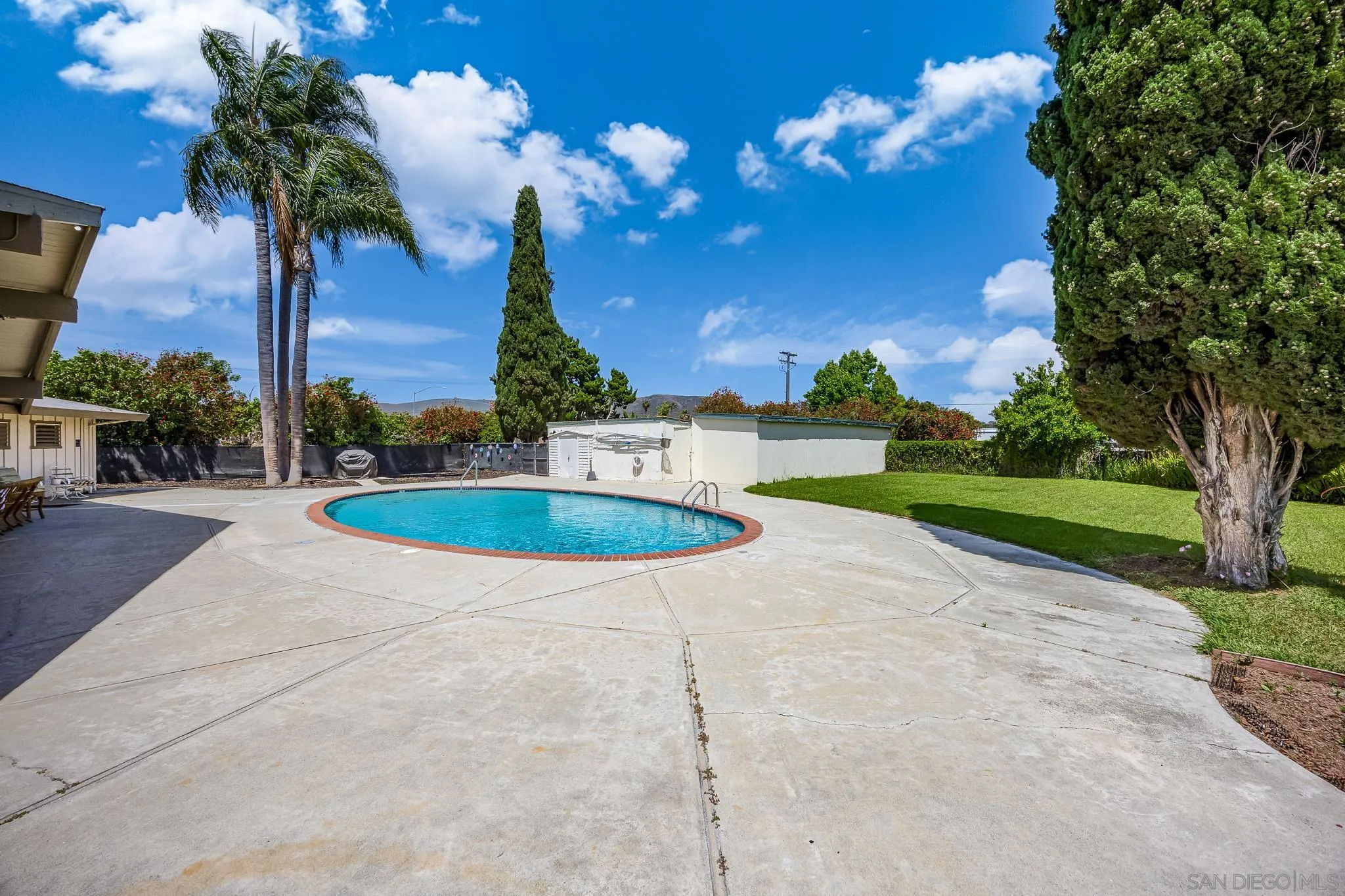 https://cdn.realtyfeed.com/cdn/127/250029282/09b241b6bffaaadf9c77824e1dc3419e.webp