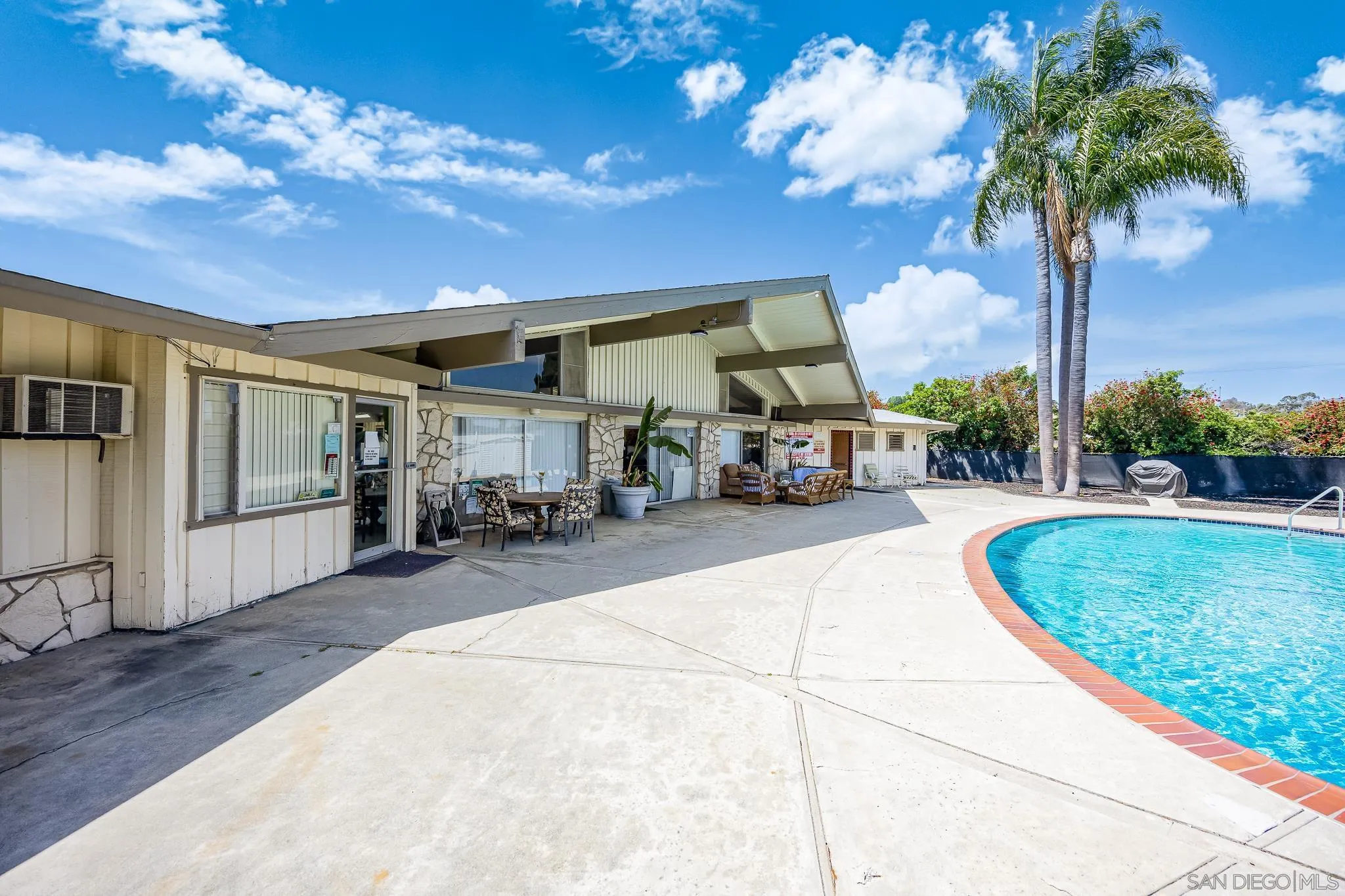 https://cdn.realtyfeed.com/cdn/127/250029282/8bb2cc72ec860a289a465432321094cd.webp