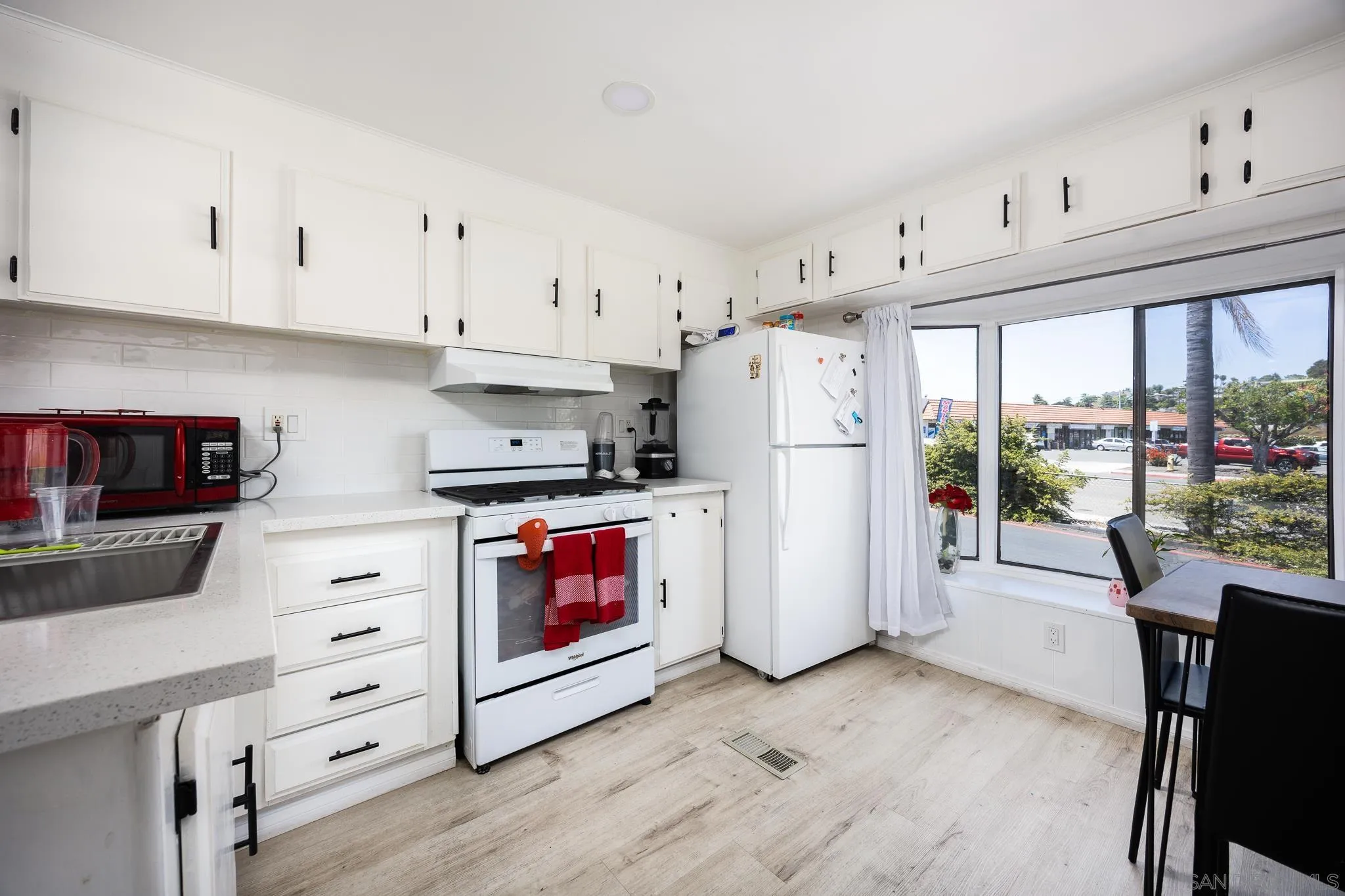 https://cdn.realtyfeed.com/cdn/127/250029282/b3467bc9d06ba75796b595fb0efe3d60.webp