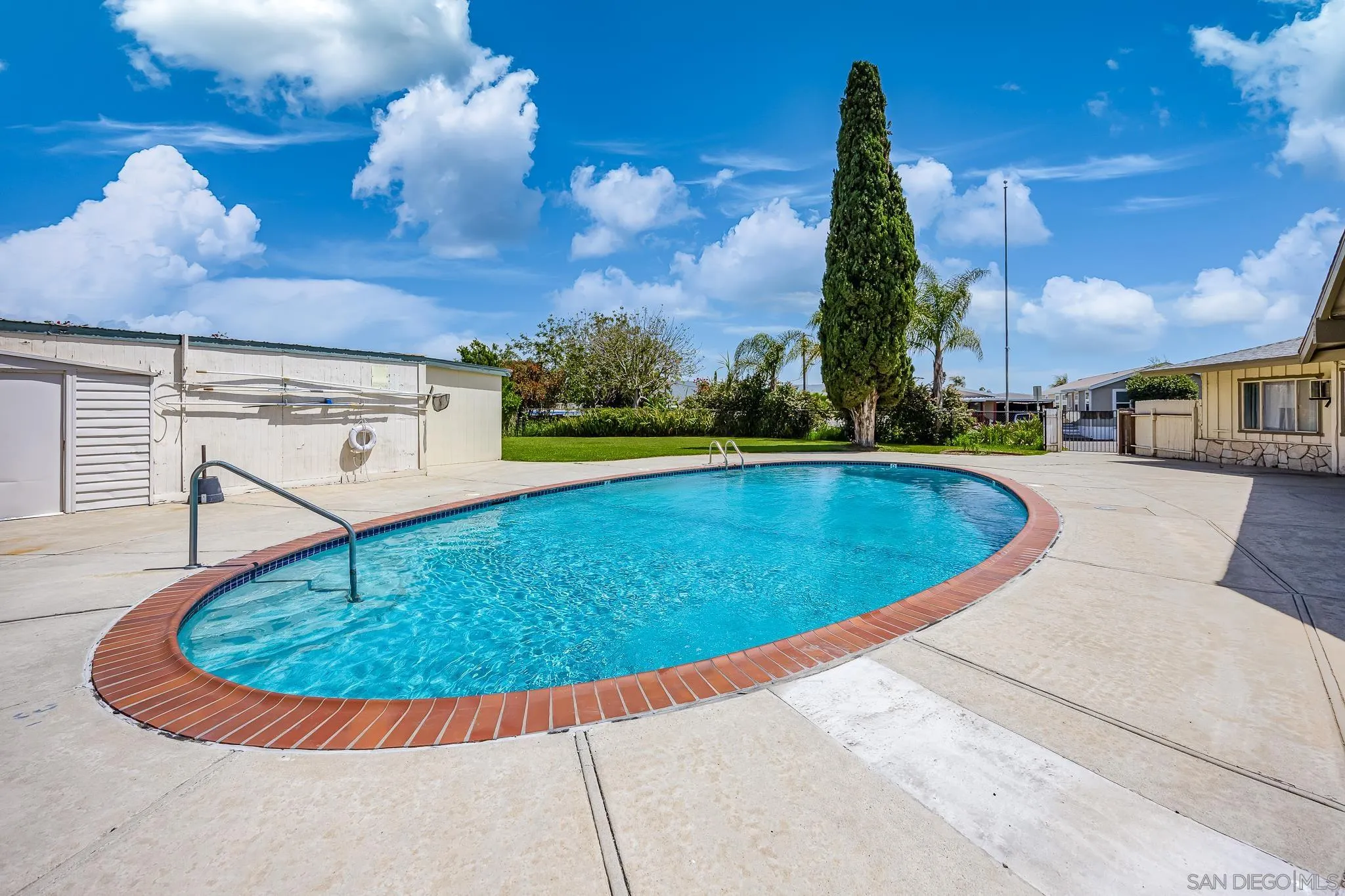 https://cdn.realtyfeed.com/cdn/127/250029282/c161de095206bf8cfe7ac45770aaaba9.webp