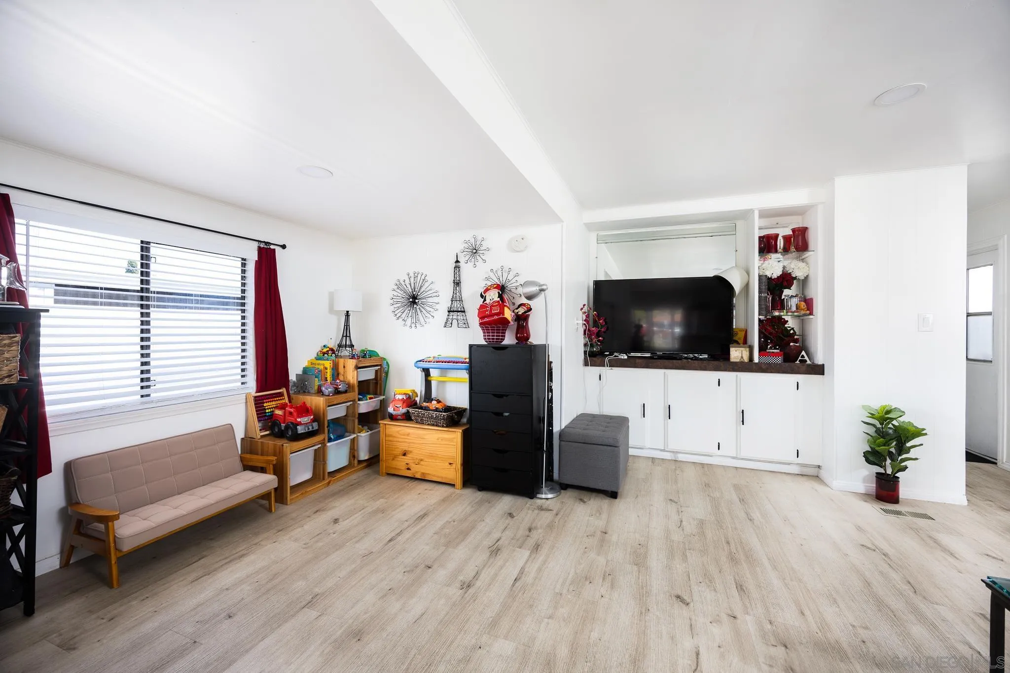 https://cdn.realtyfeed.com/cdn/127/250029282/e41c6e30a2307546689043e75a698ca3.webp