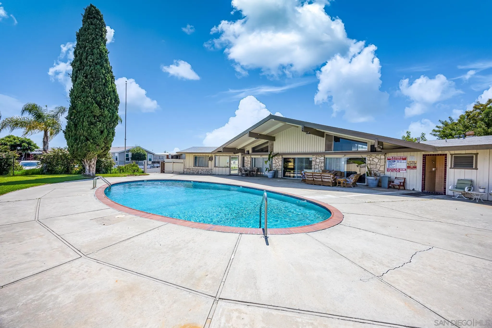 https://cdn.realtyfeed.com/cdn/127/250029282/e4d7f2107a8d7a74e41f5d5436a8aa69.webp