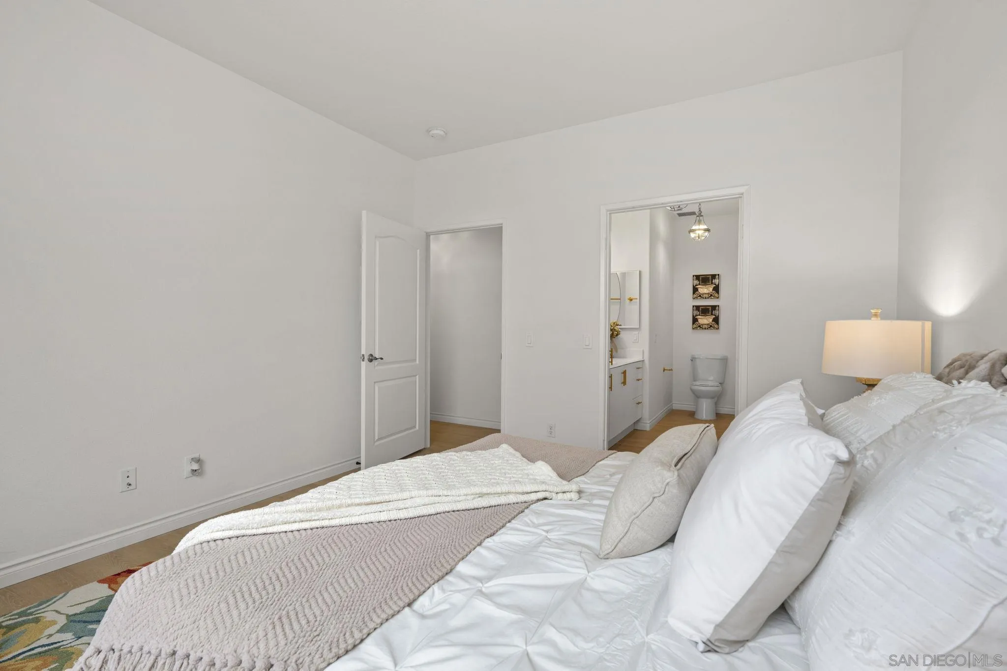 https://cdn.realtyfeed.com/cdn/127/250029287/932daee967cf5b8afe24e194221b017b.webp