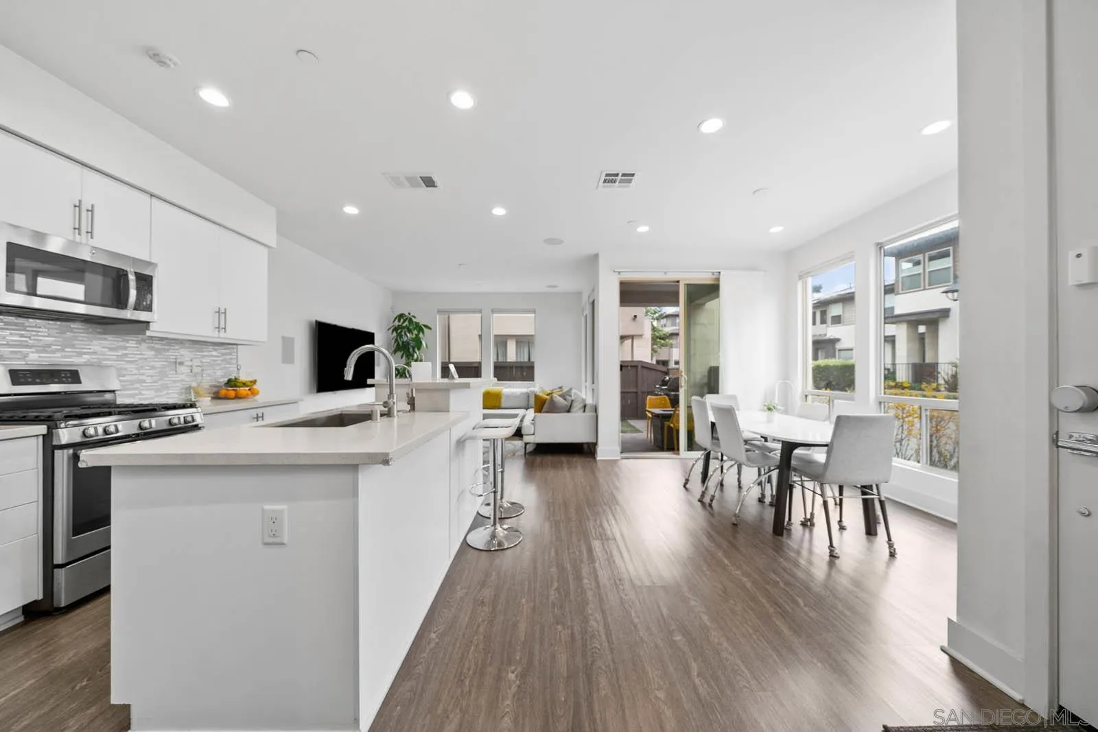 Photo #3: 250029317 Listing 