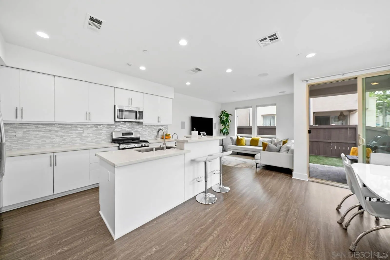 Photo #4: 250029317 Listing 