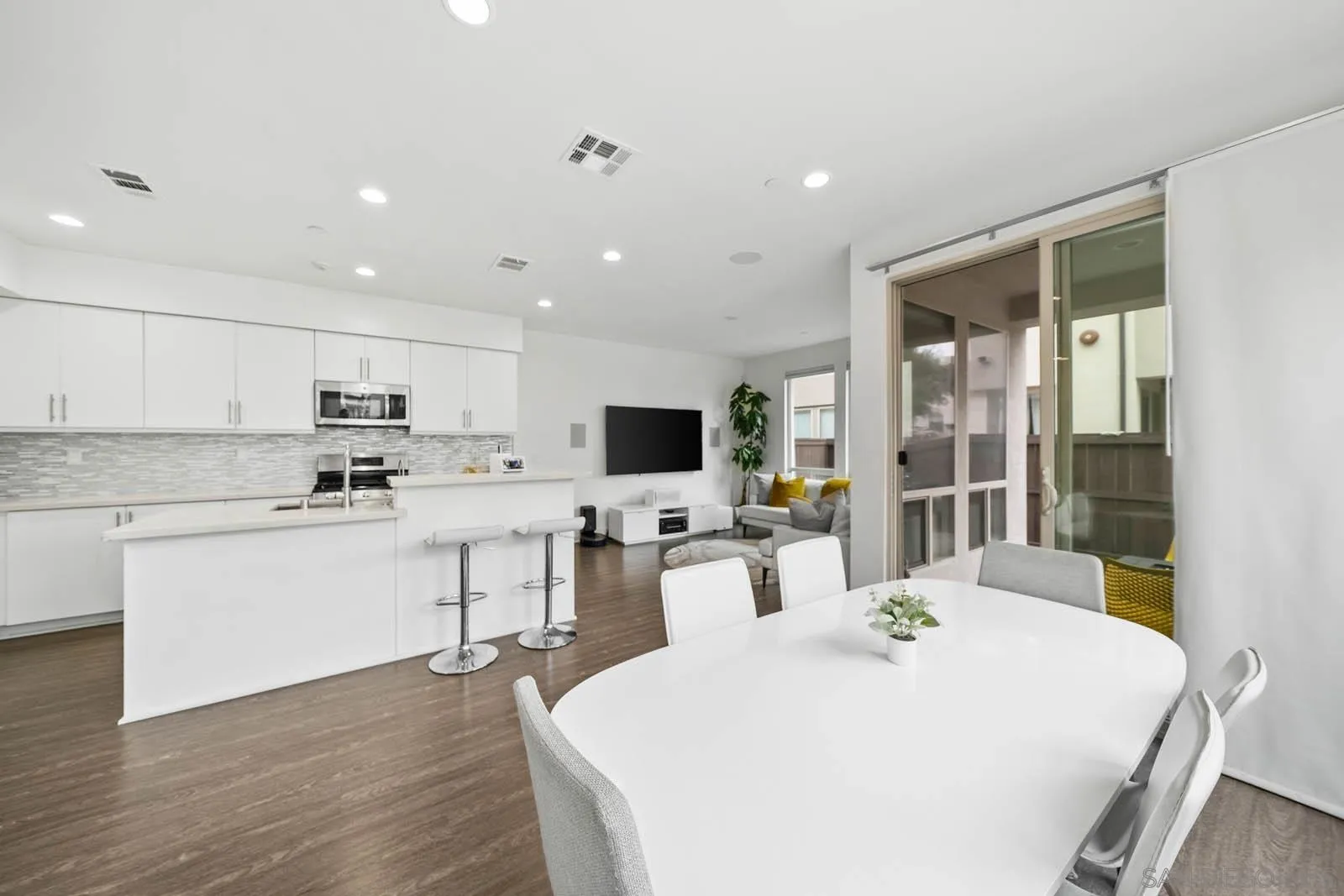 Photo #5: 250029317 Listing 