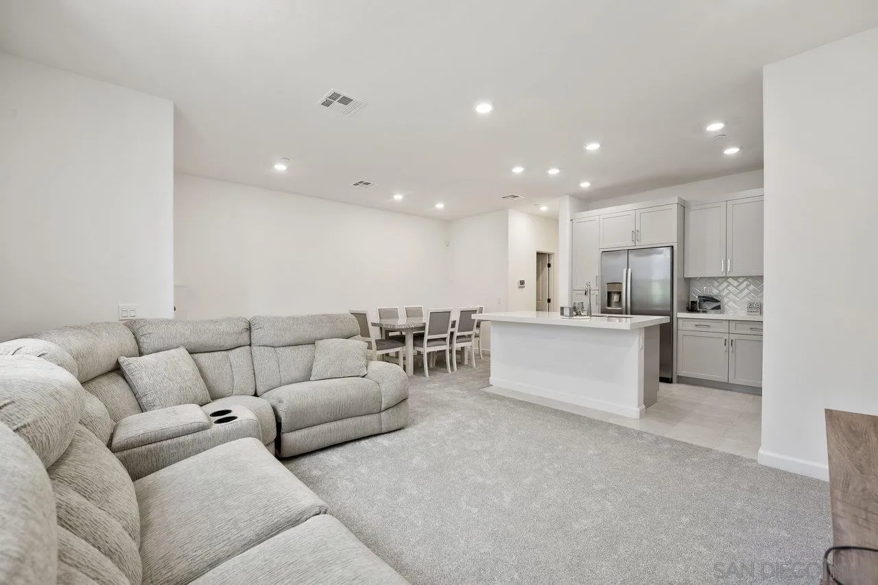 Photo #5: 250029332 Listing 