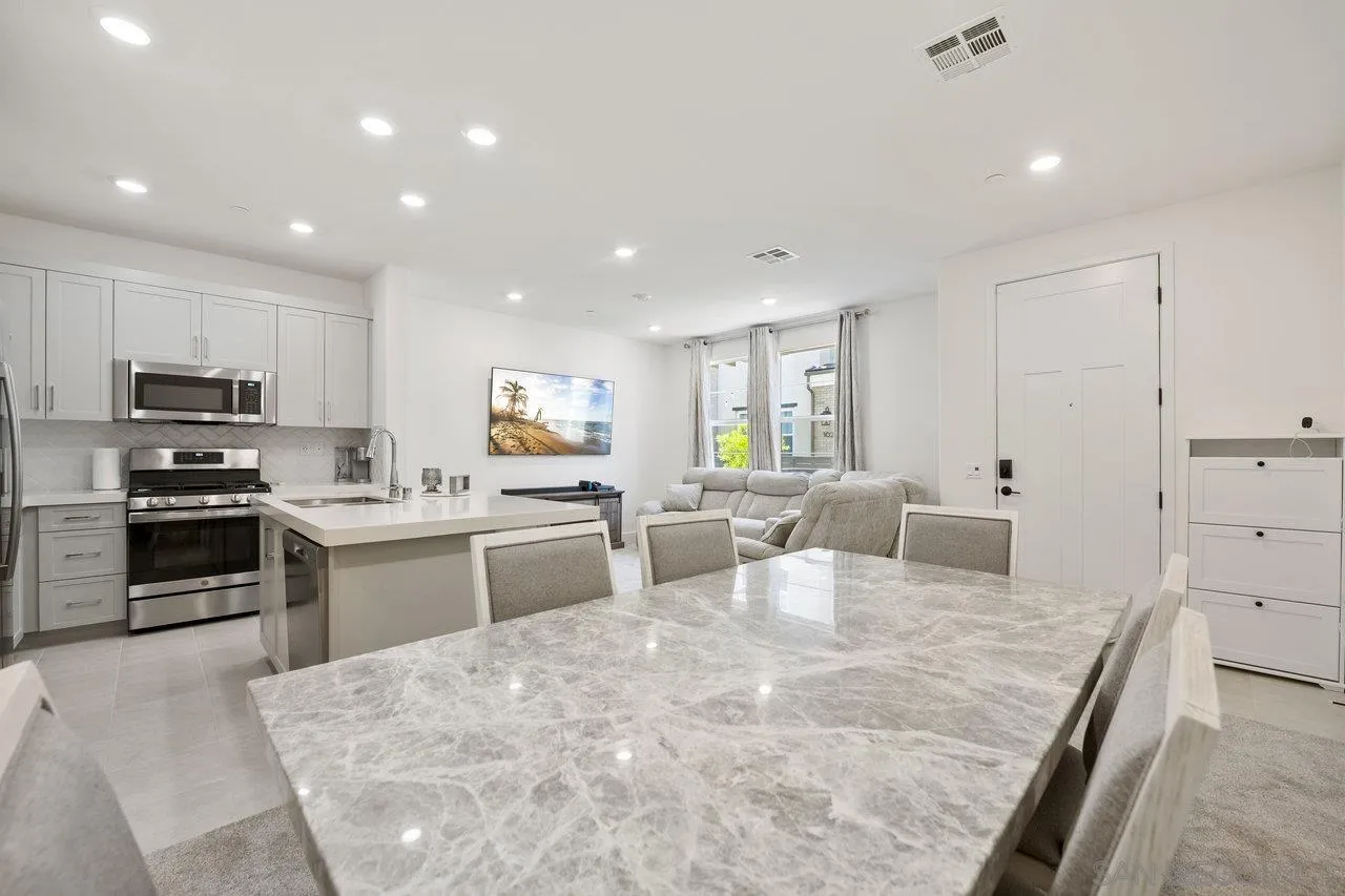 Photo #3: 250029332 Listing 