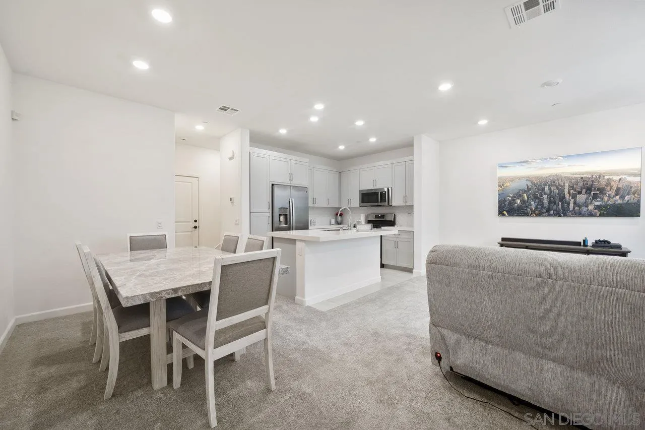 Photo #4: 250029332 Listing 