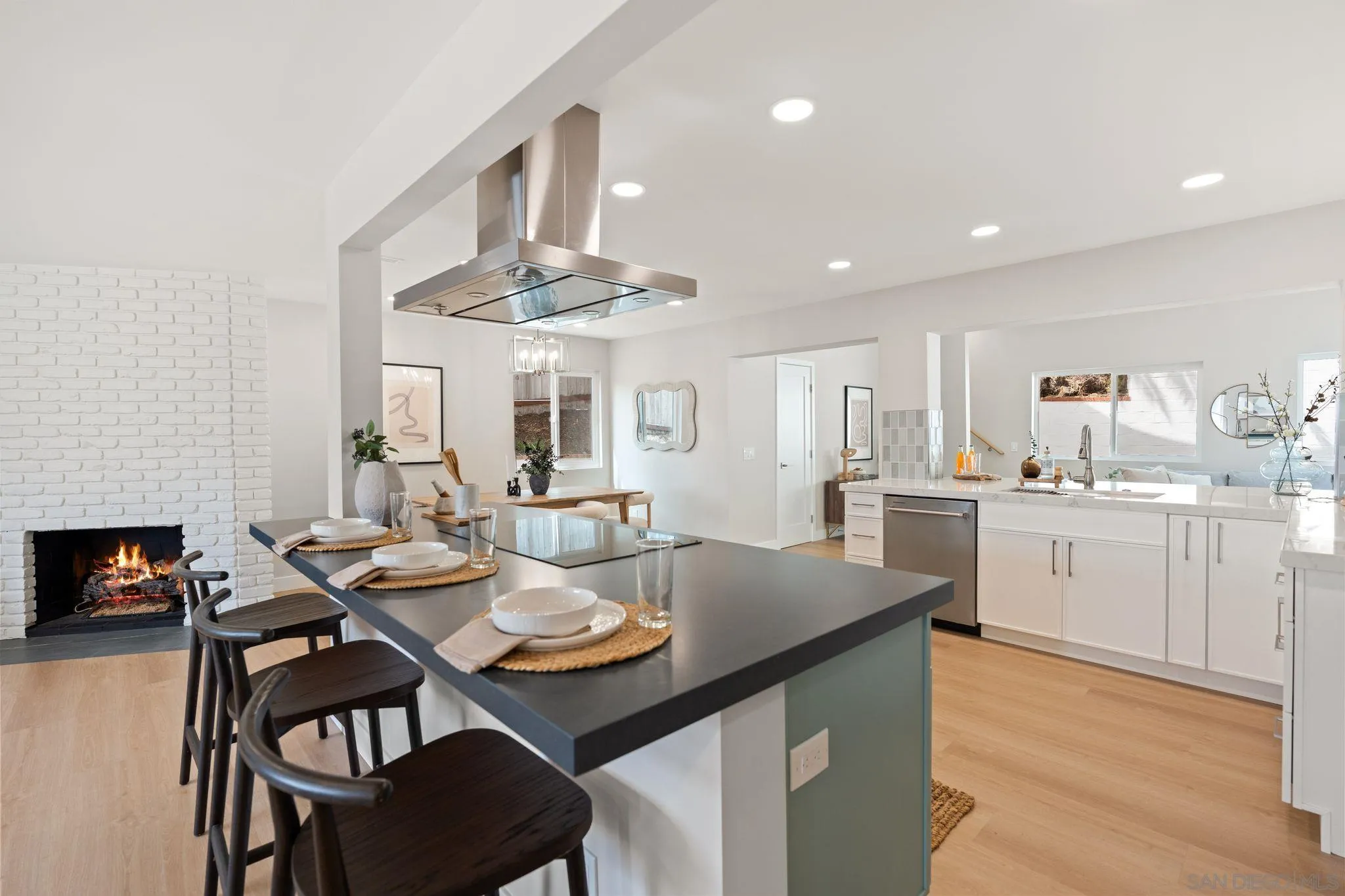 https://cdn.realtyfeed.com/cdn/127/250029358/1994cfa88d817625ab1c3c364db12d18.webp